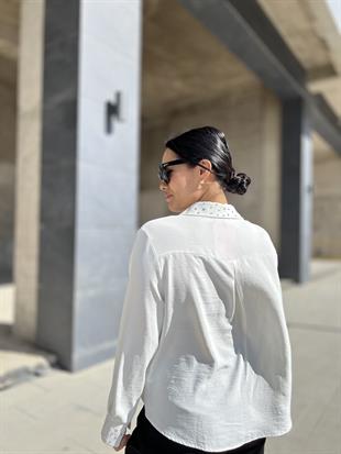 11669 YAKASI VE KOLU TASLI GOMLEK