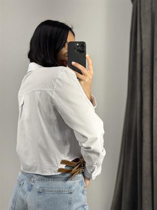 16148 KEMER AKSESUARLI POPLIN GOMLEK