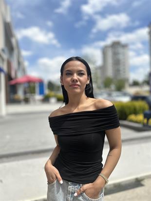 30919 OMUZLARI ACIK TOP