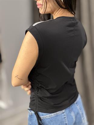 31075 YANLARI TASLI BUZGU DETAYLI TASLI TSHIRT