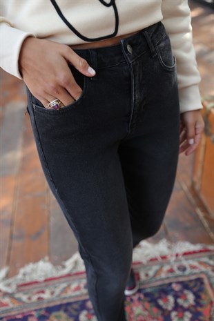 401 KONTRAST BLACK MOM JEAN