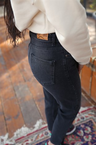 401 KONTRAST BLACK MOM JEAN