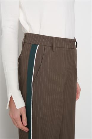 71569 YANI SERITLI DOKUMLU PANTOLON