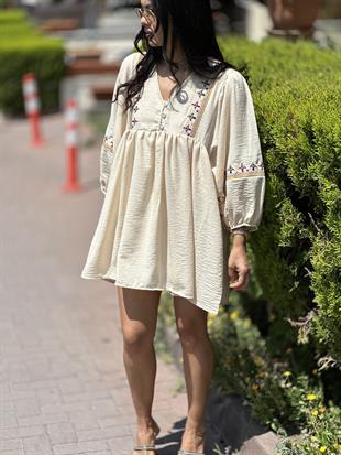 8137 DUGMELI NAKISLI KETEN ELBISE