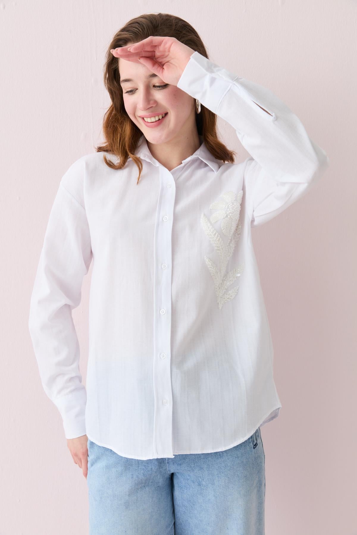 024685 CICEK ISLEMELI GOMLEK