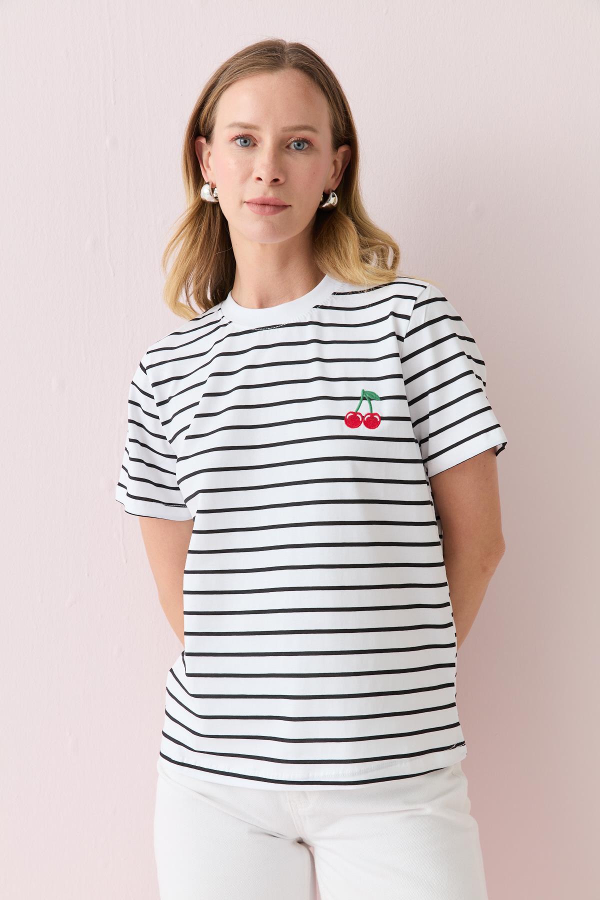 024692 CIZGILI KIRAZ NAKISLI TSHIRT