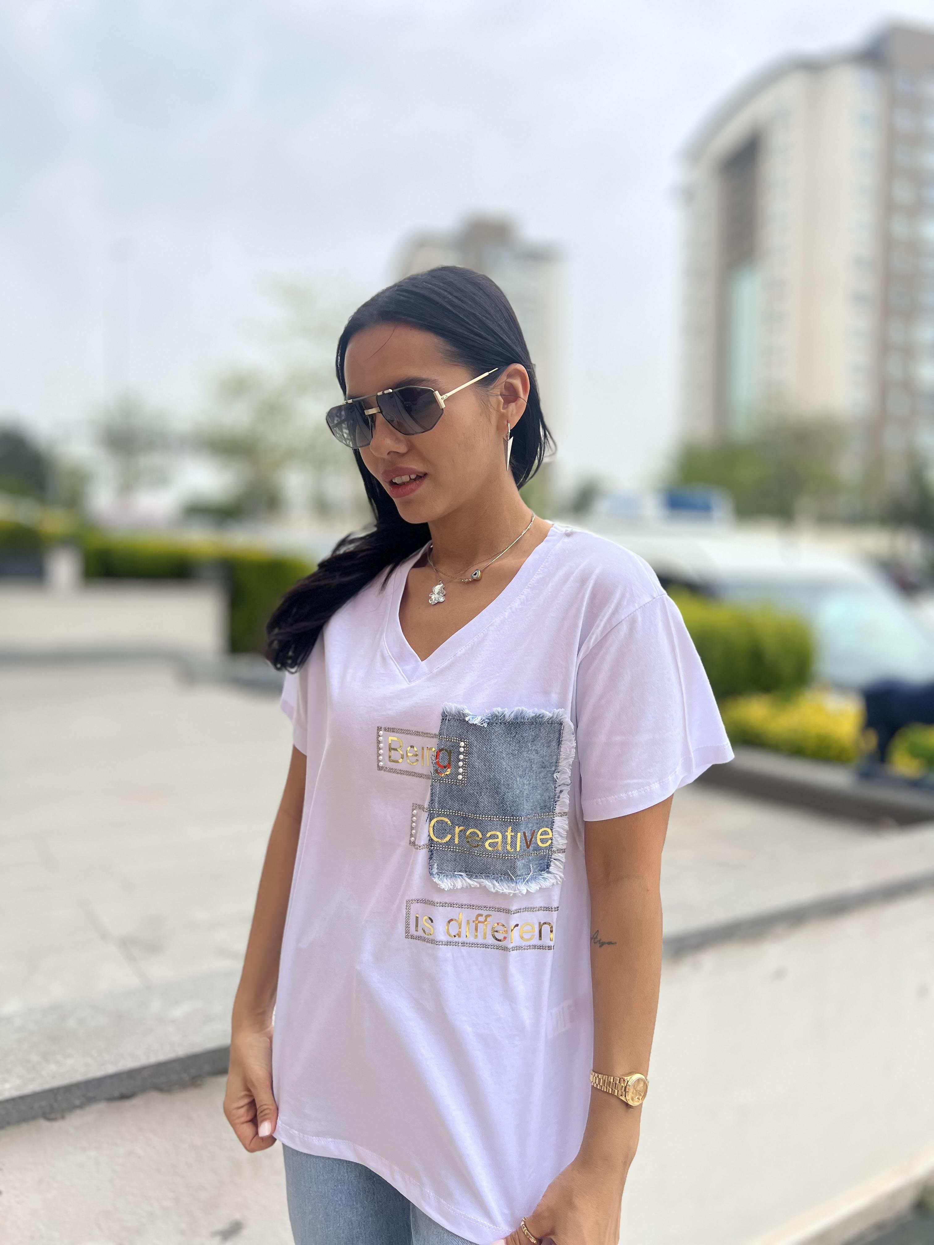 058 V YAKA BEING YAZILI TSHIRT