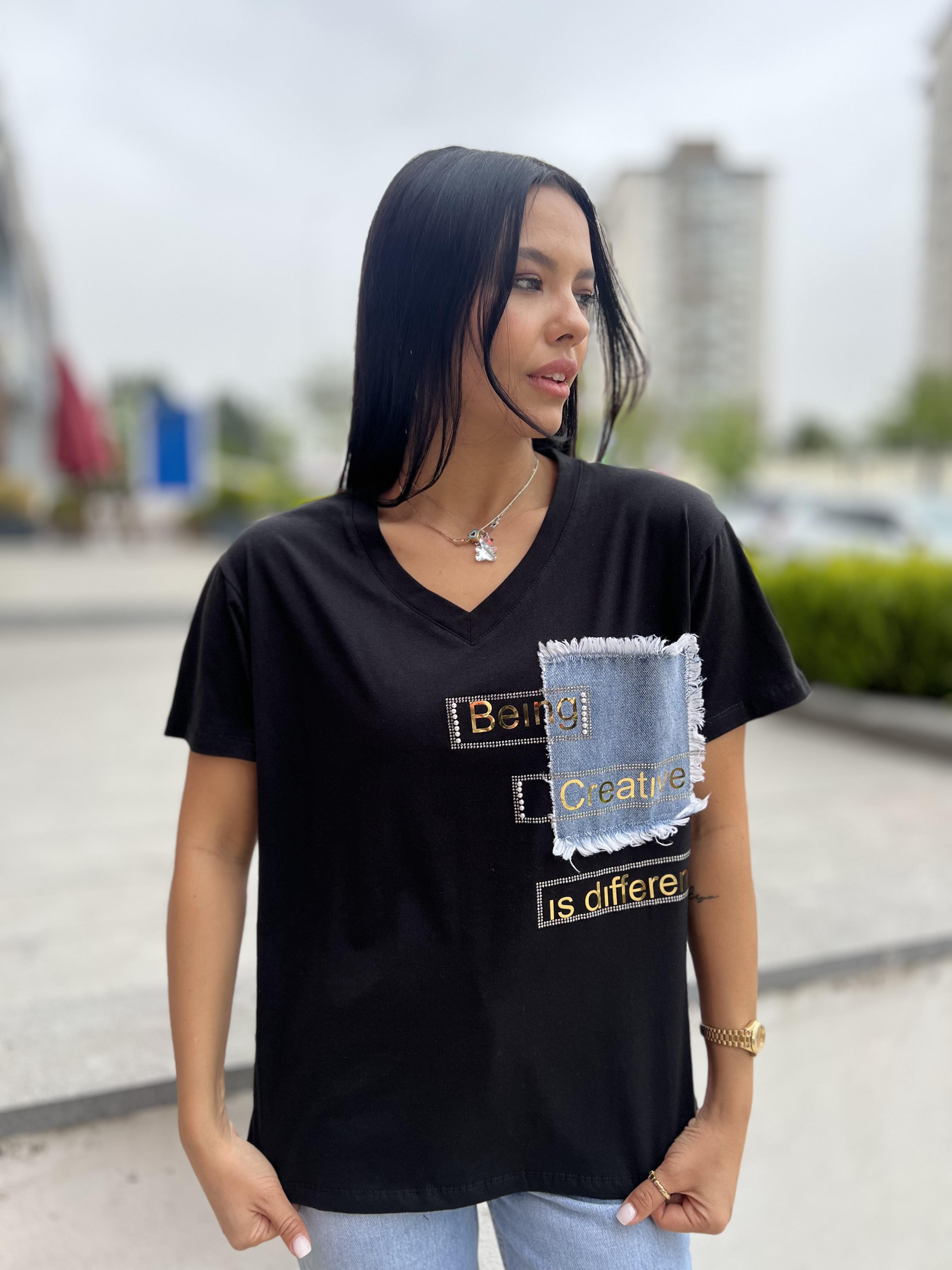 058 V YAKA BEING YAZILI TSHIRT
