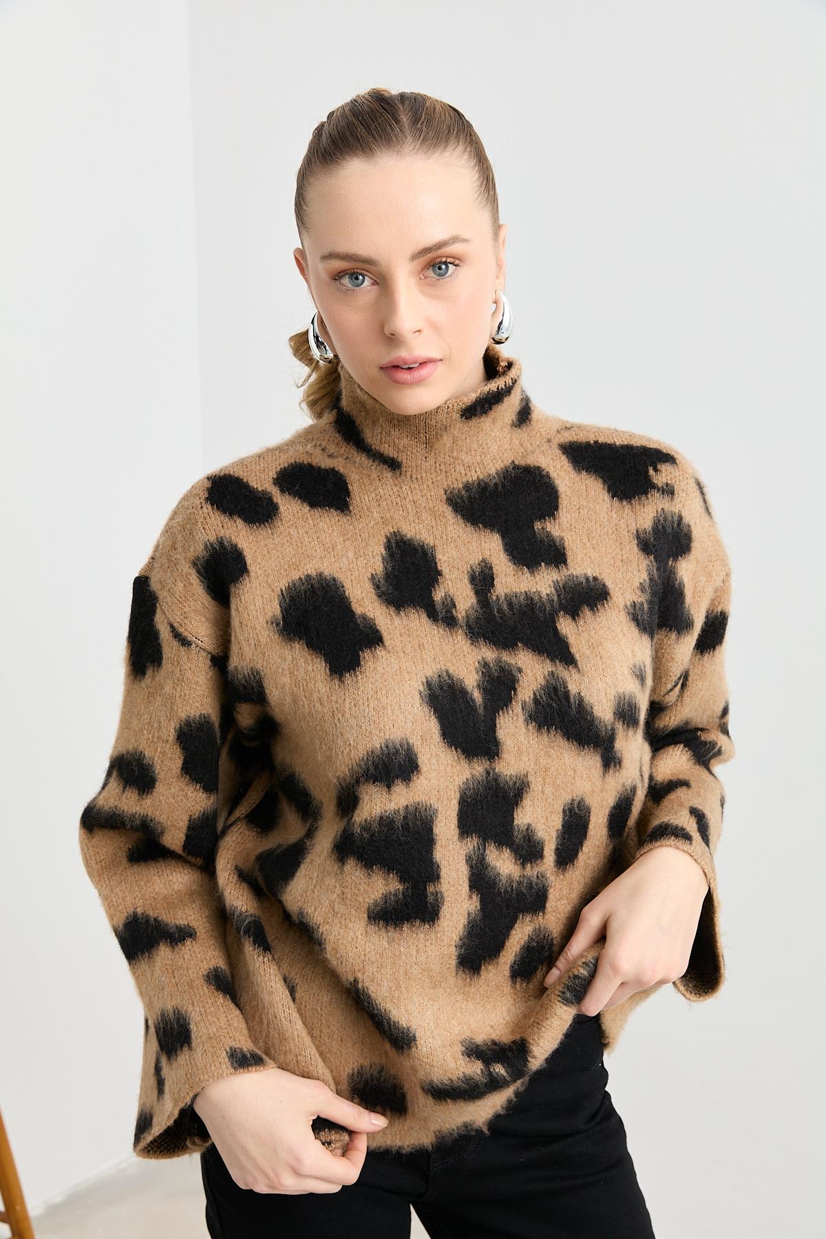 10112 DIK YAKA LEOPAR DESENLI KAZAK