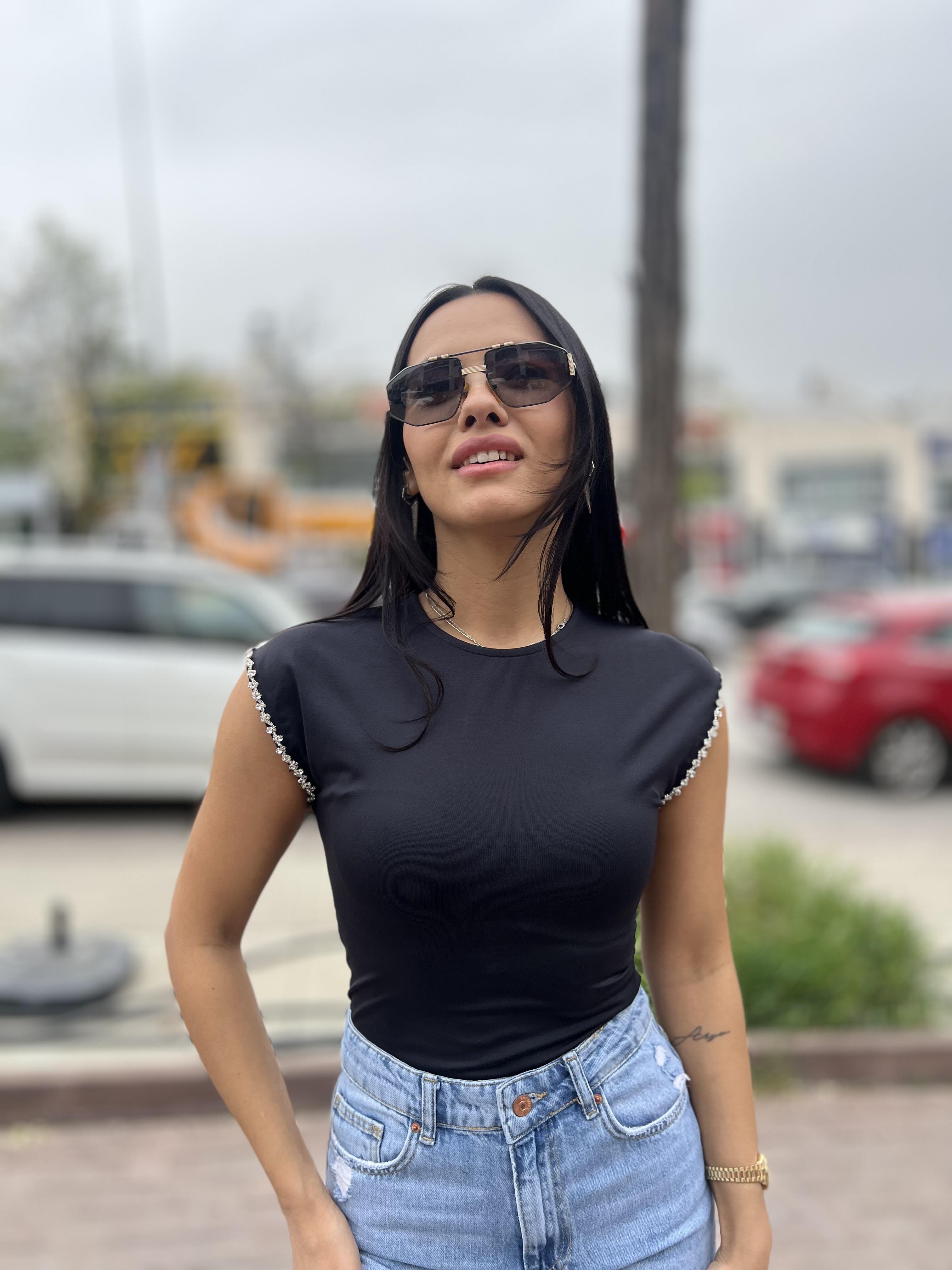 16218 KOLU TASLI TSHIRT