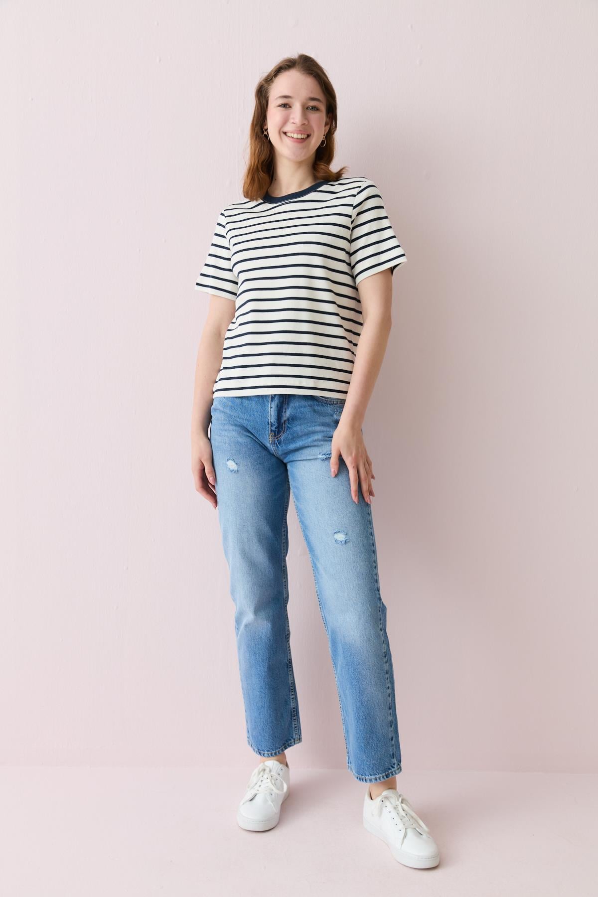 16711 SIFIR YAKA CIZGILI TSHIRT
