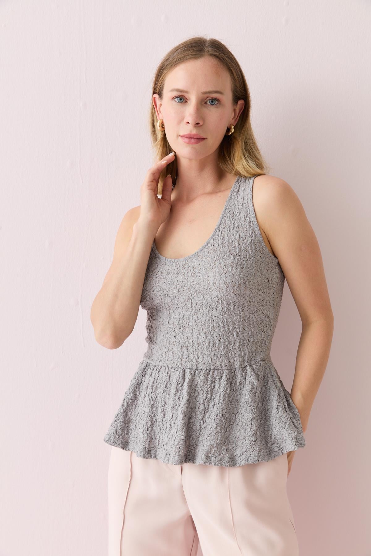 20984 PEPLUM DANTEL TOP