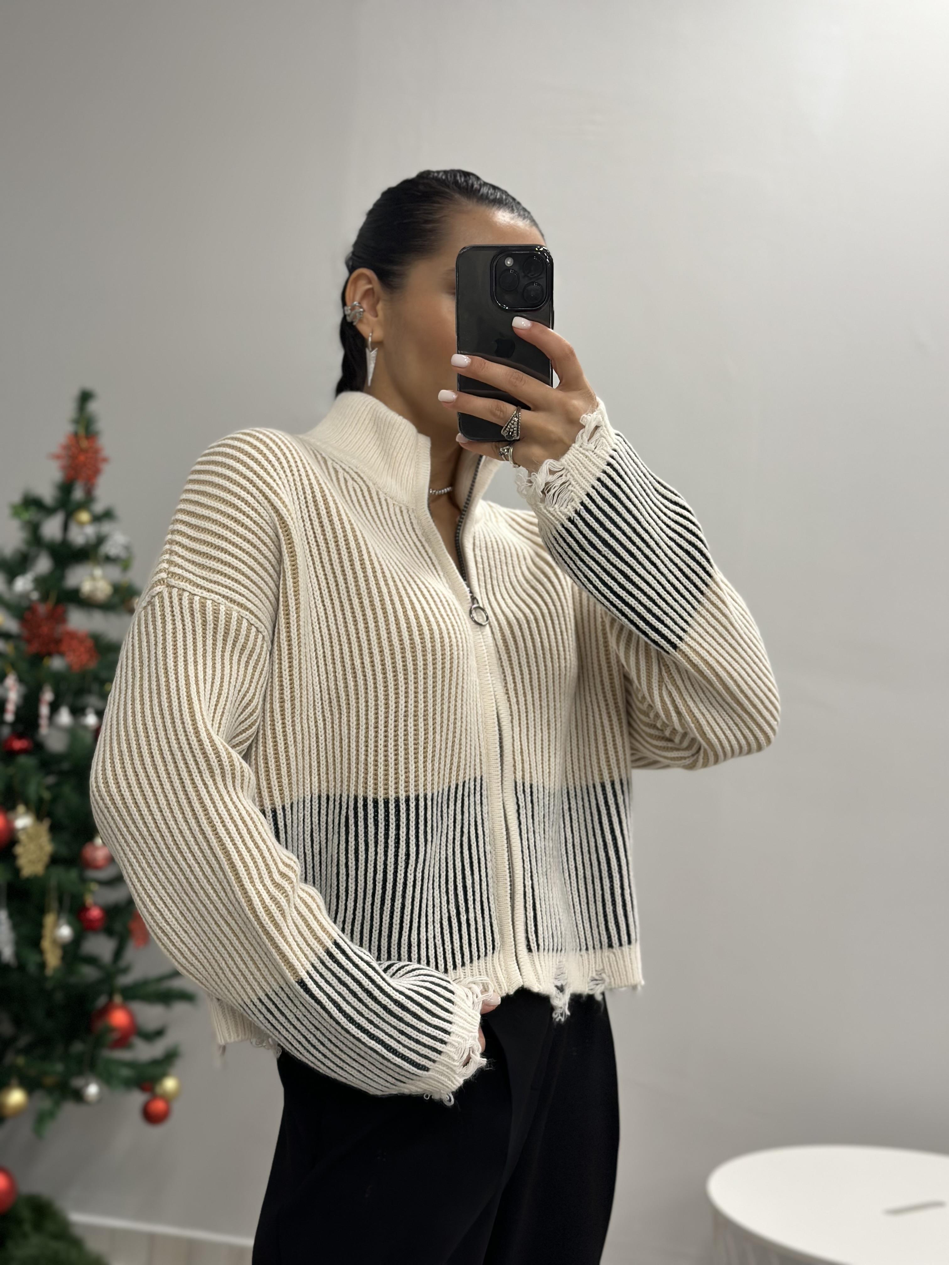 231103 UC RENKLI FERMUARLI HIRKA