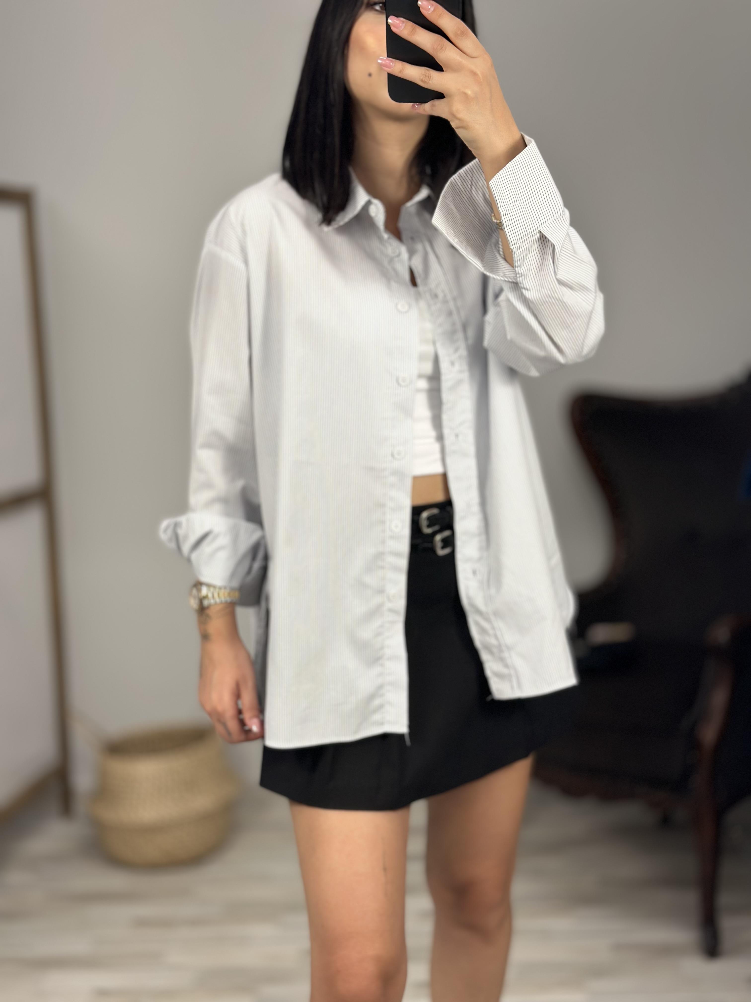 243005 CIZGILI GOMLEK