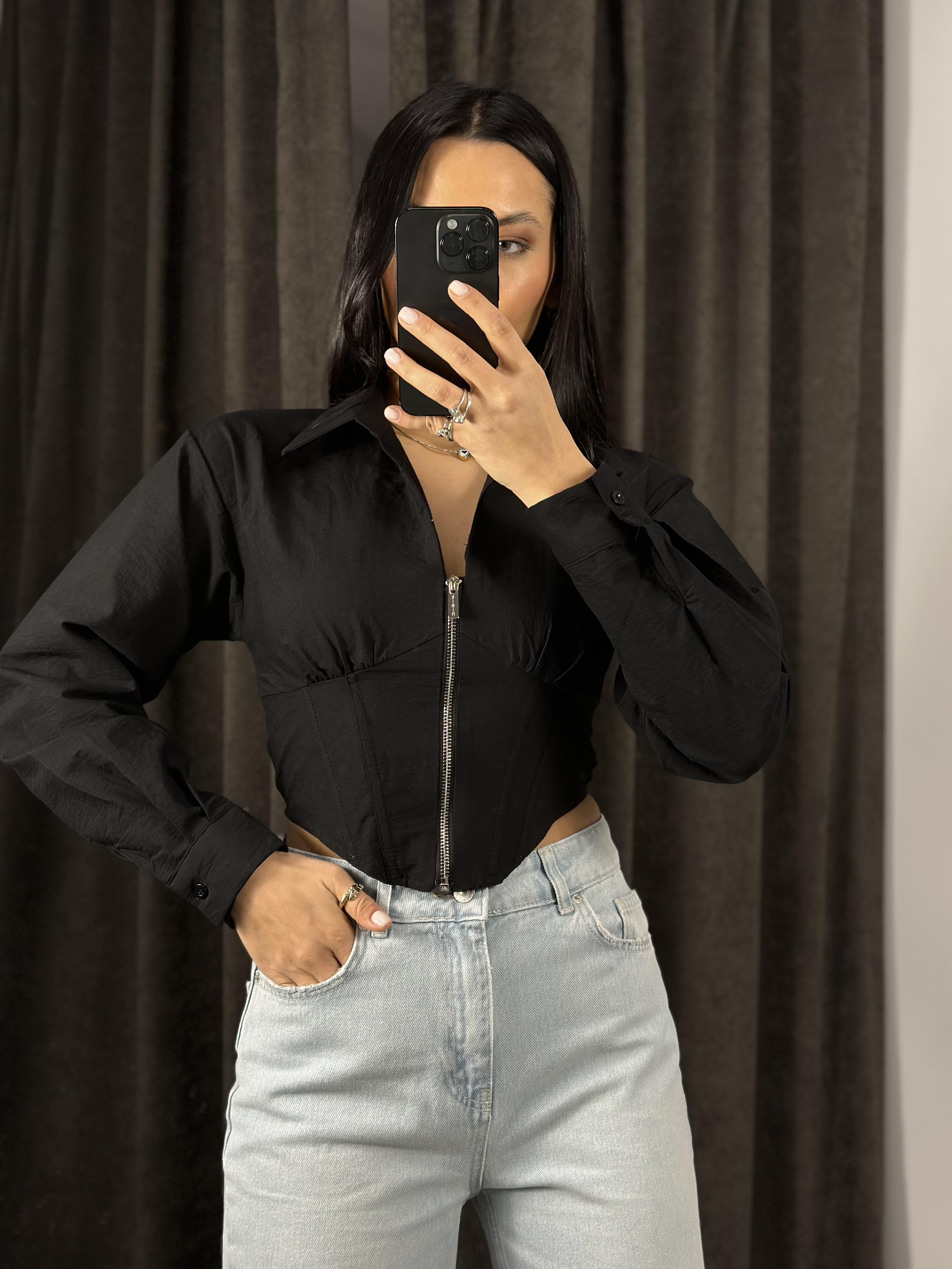 2884 FERMUAR DETAYLI GOMLEK