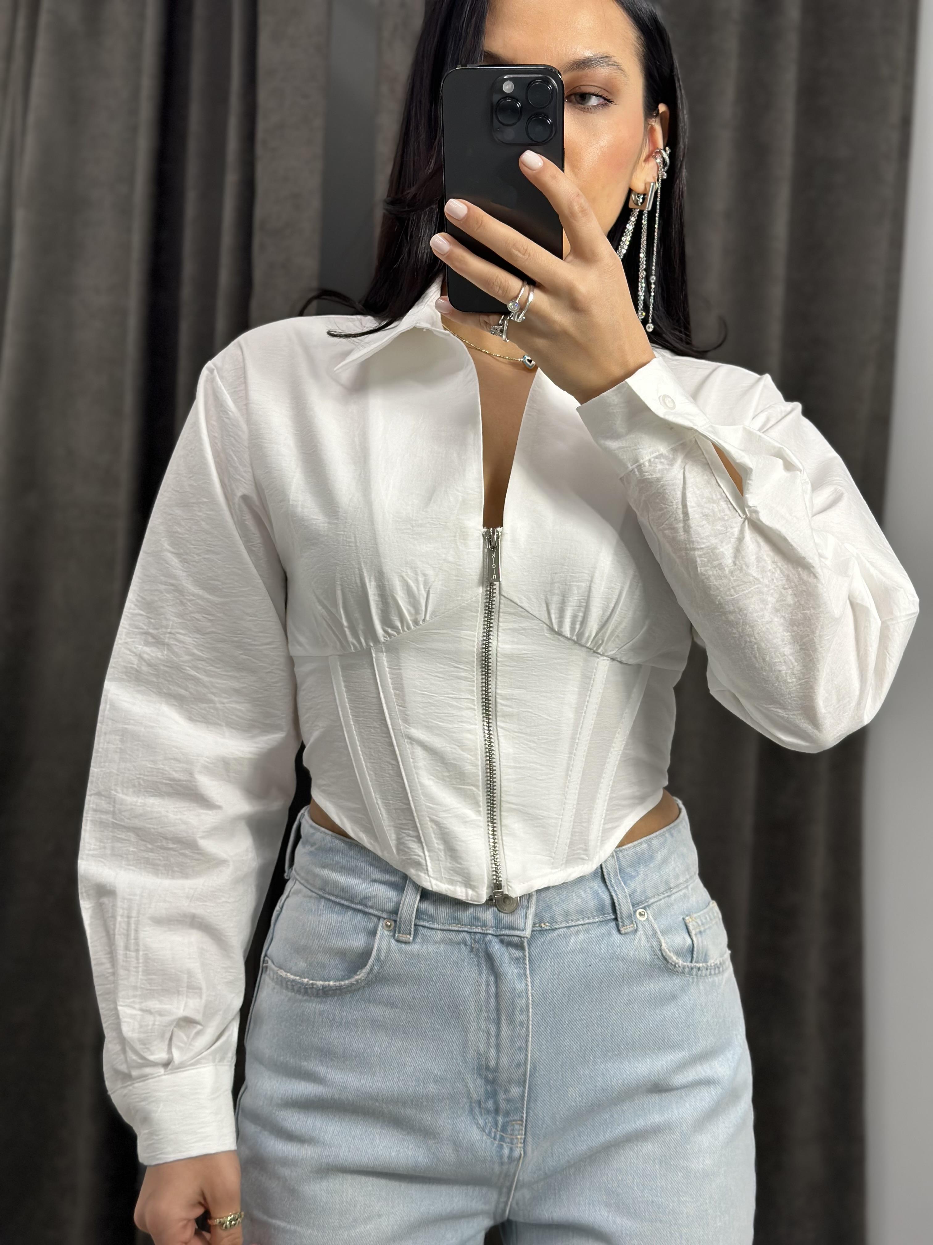 2884 FERMUAR DETAYLI GOMLEK