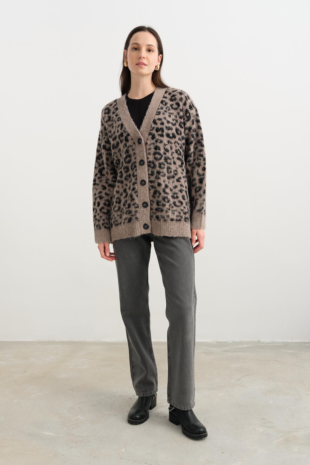 60260 V YAKA LEOPAR SARDONLU DUGMELI TRIKO HIRKA