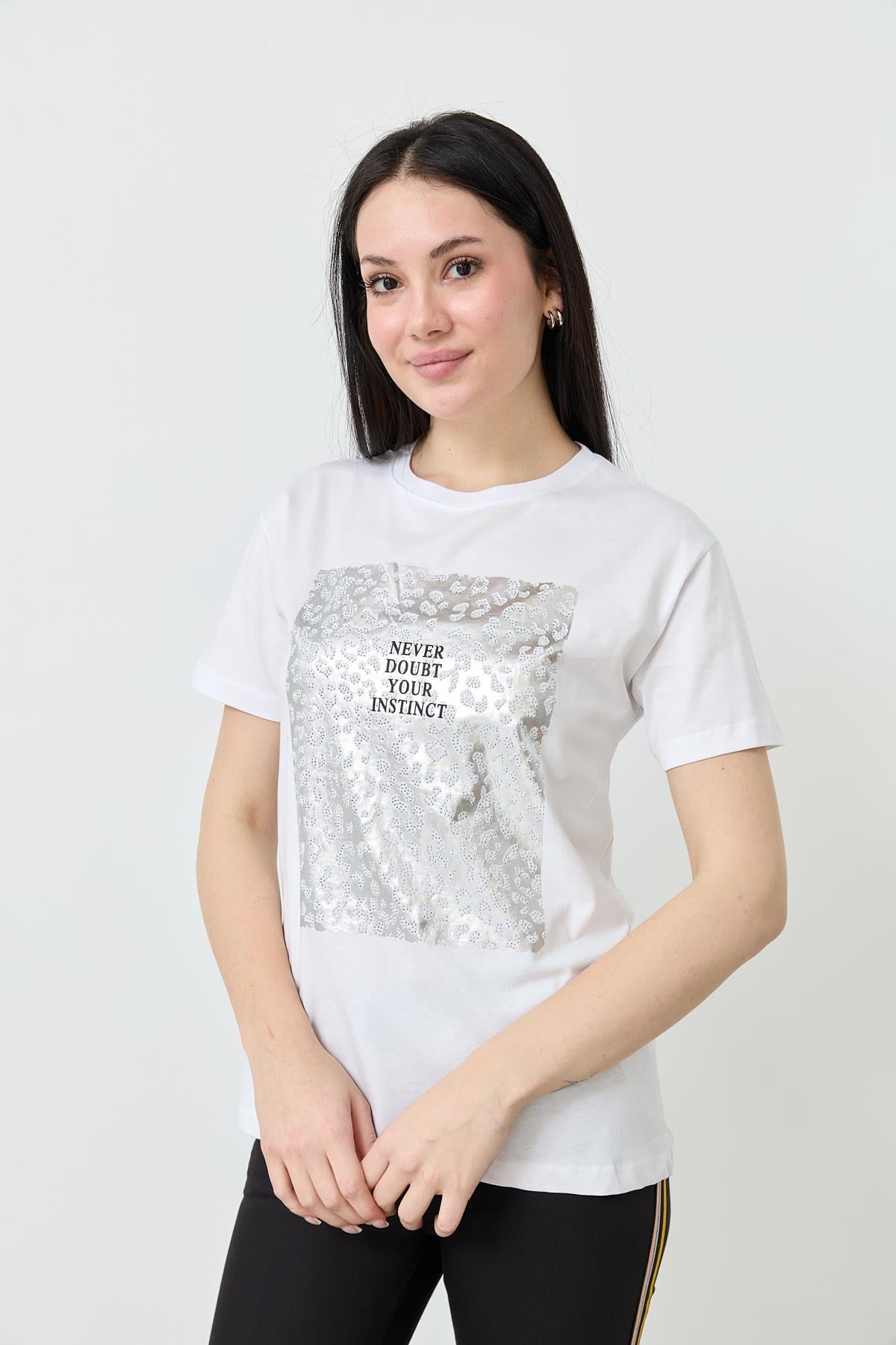 7009 NEVER DOUBT YOUR INSTINCT YAZILI TSHIRT