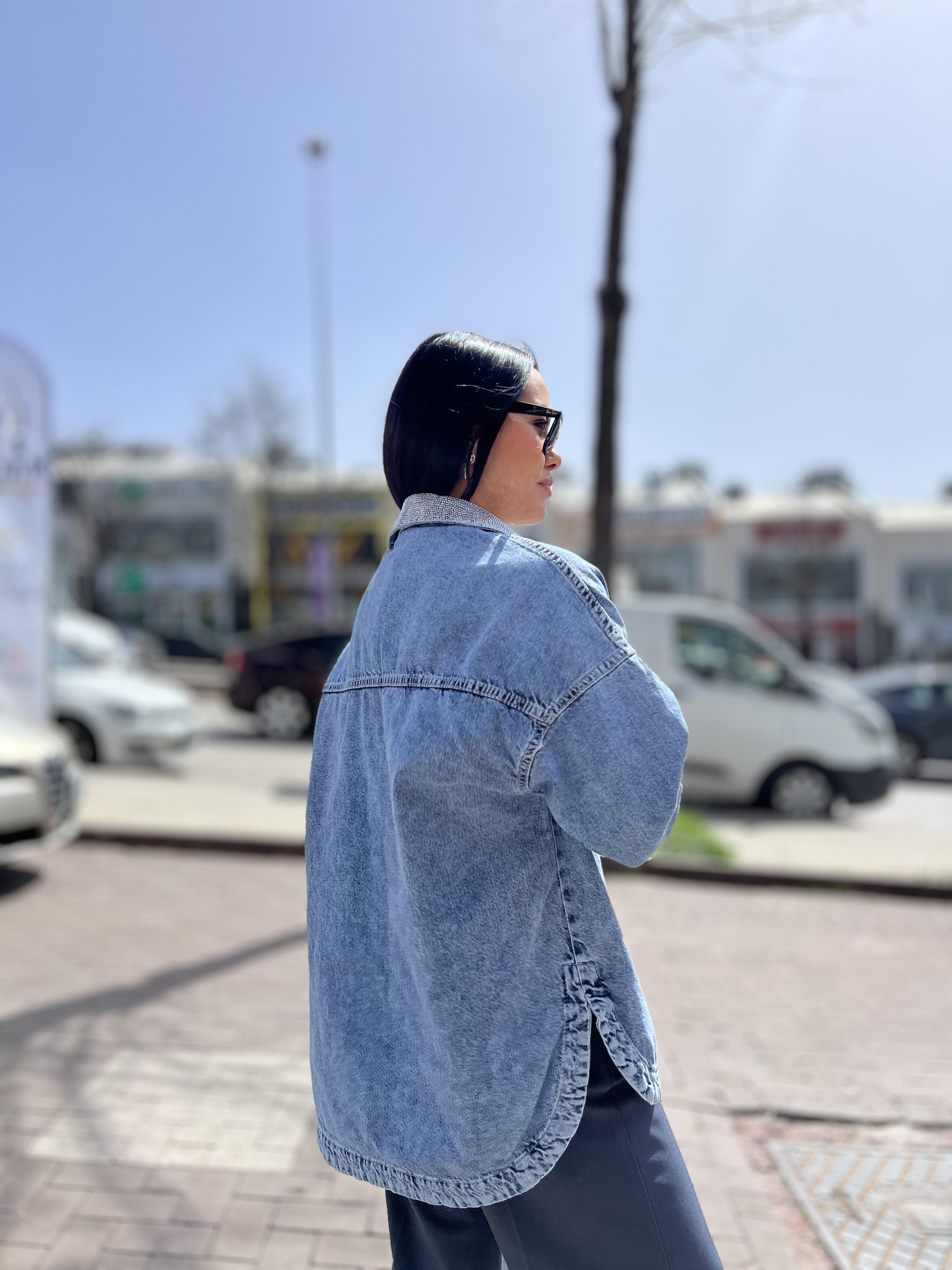 82118 TAS CEP DETAYLI GOMLEK