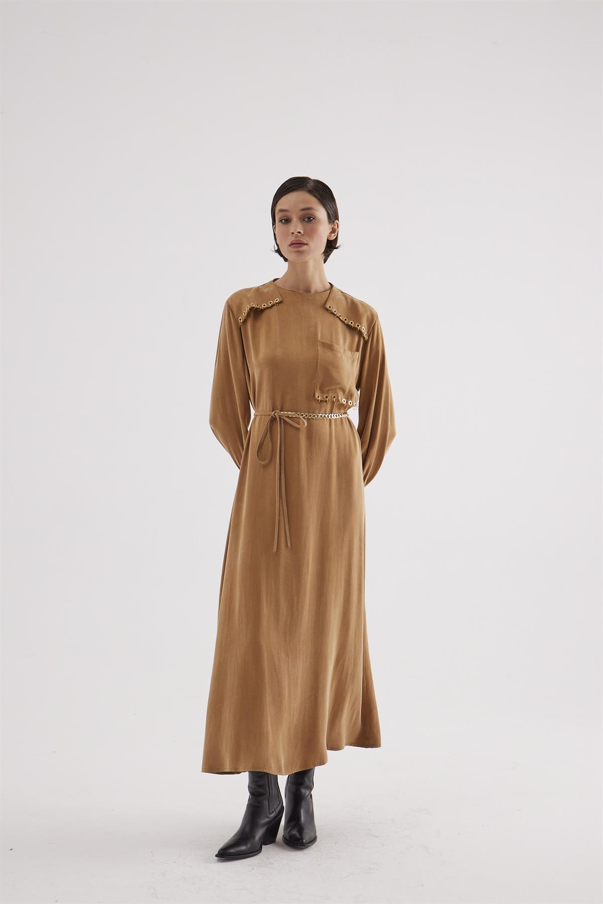 CARMEN GOLD DETAYLI ELBİSE TABA