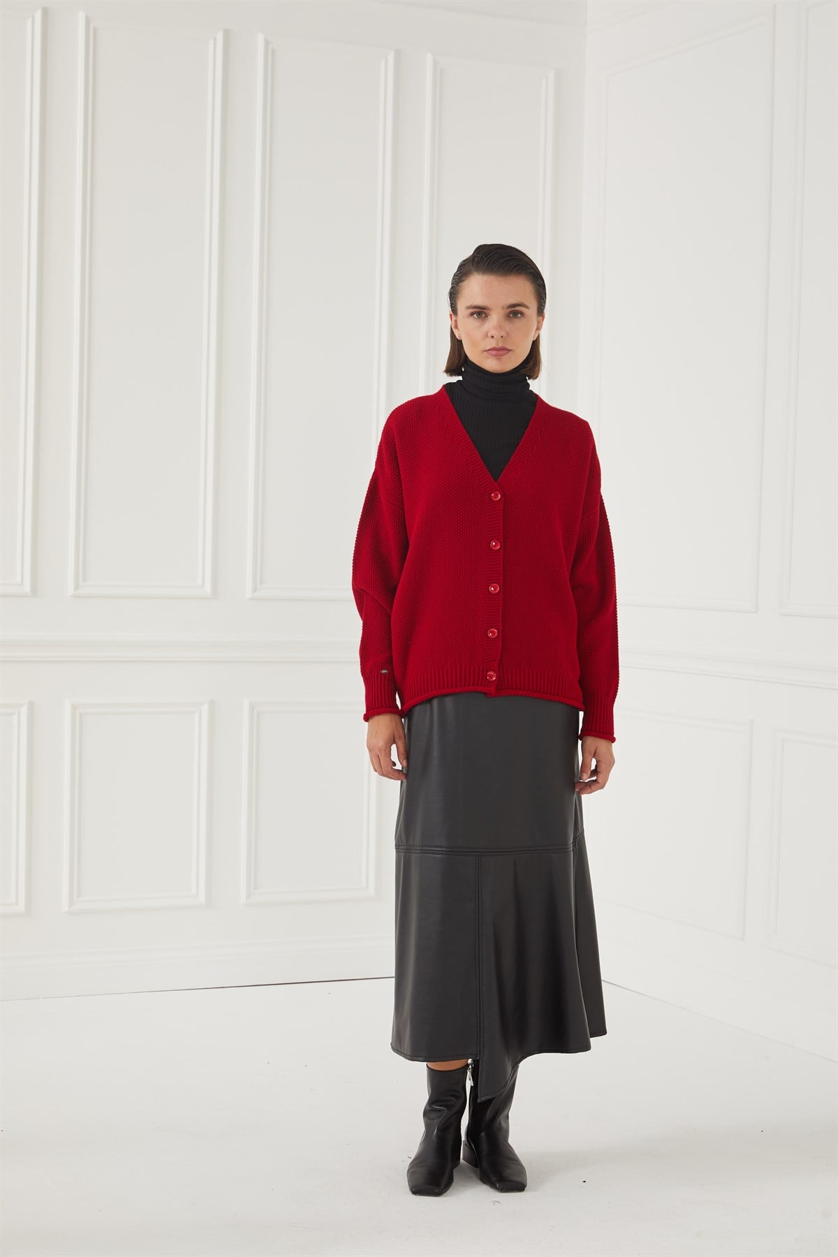 HOLLY KISA HIRKA KIRMIZI