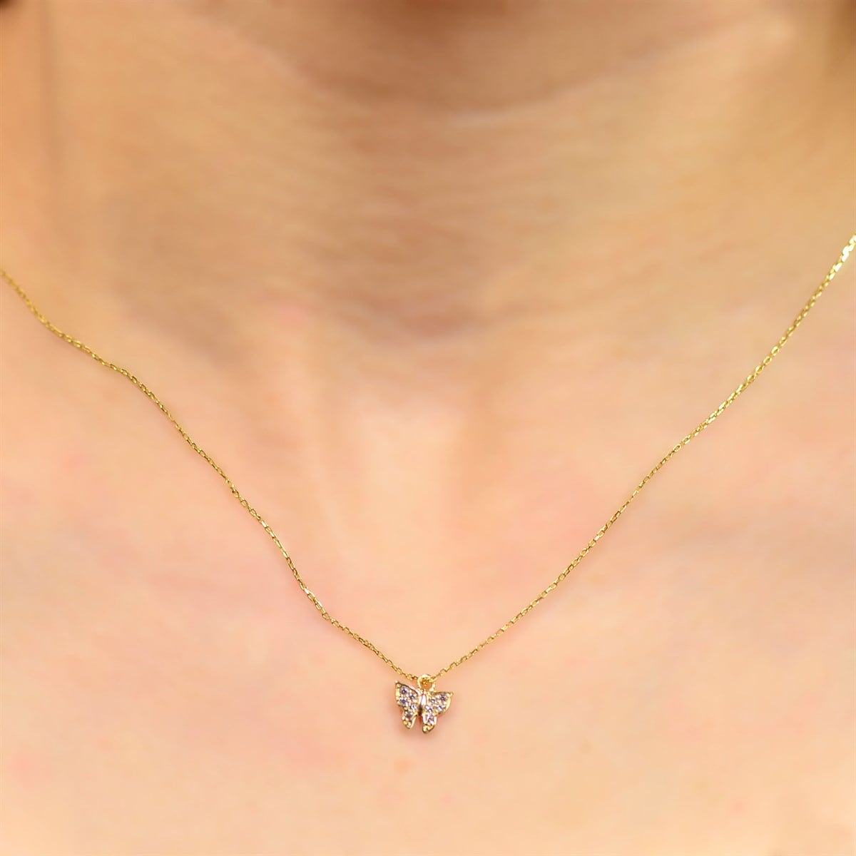 TREND KELEBEKLİ KOLYE