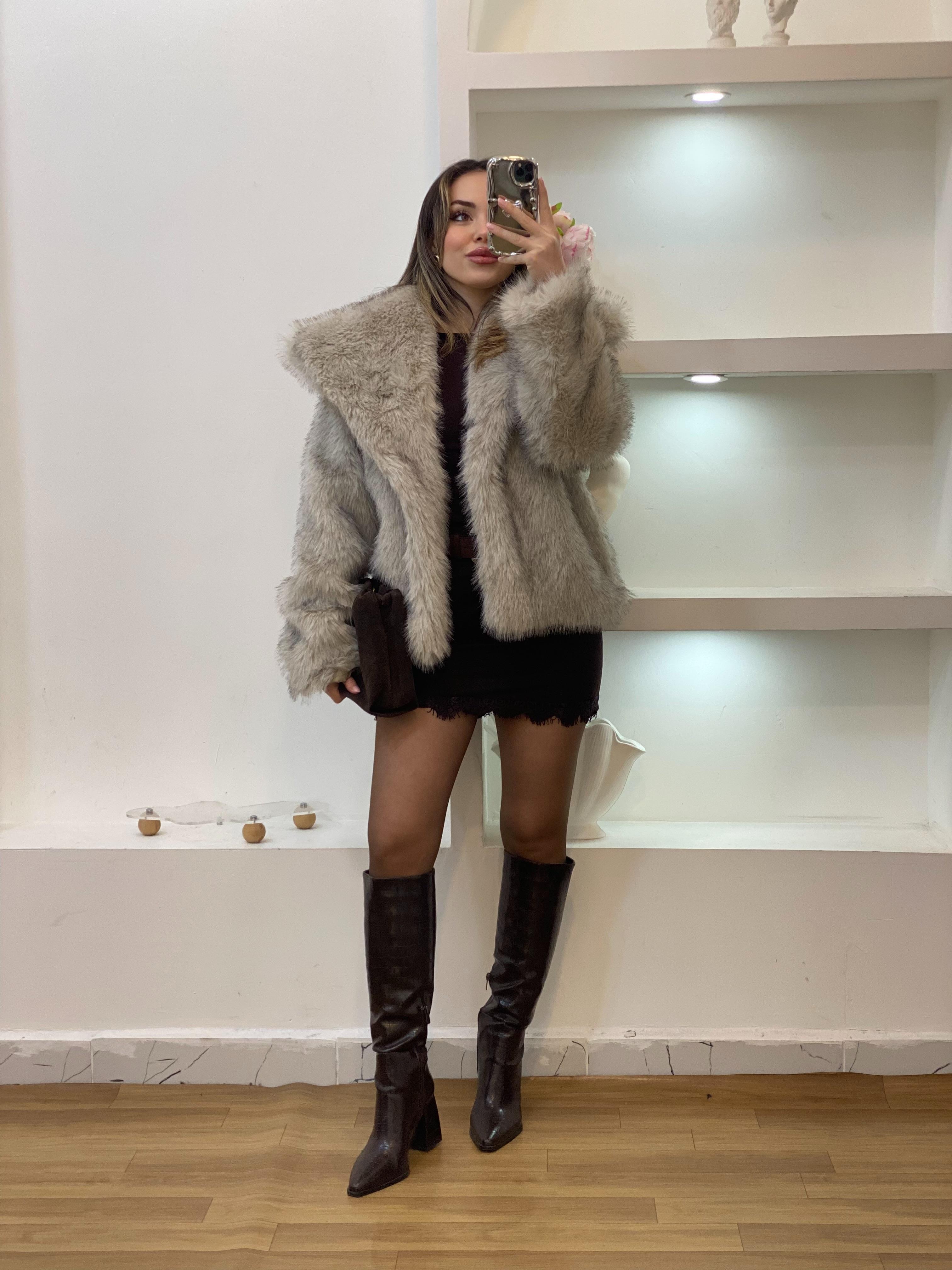 Bej Geniş Yakalı İthal Kürk