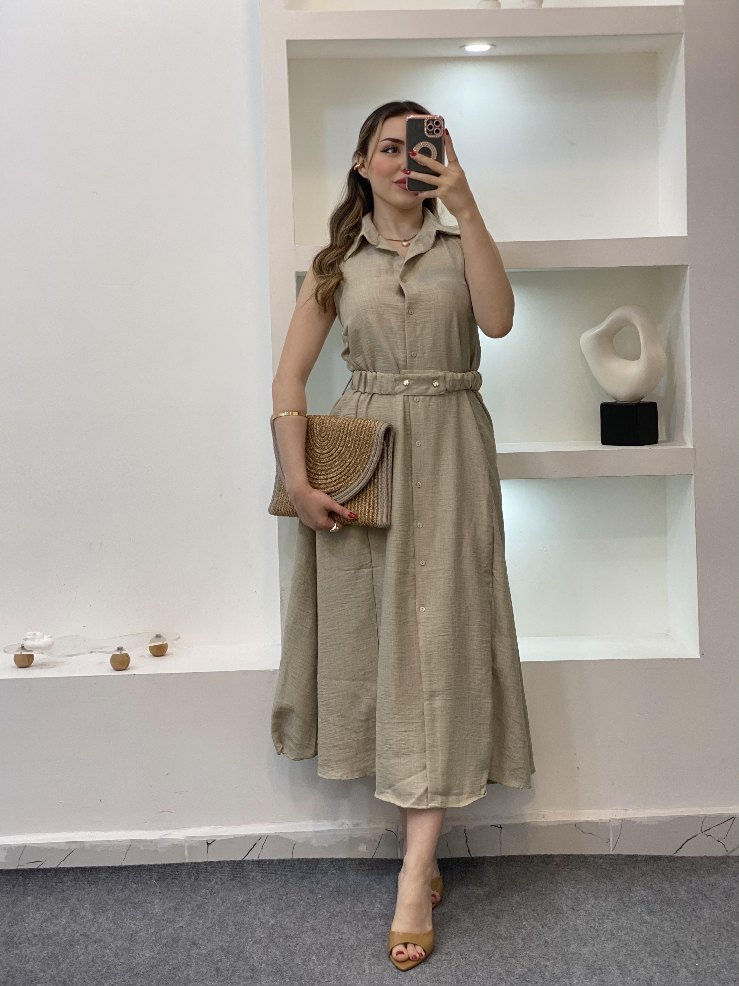 Bej Kemerli Sırt Dekolteli Model Elbise