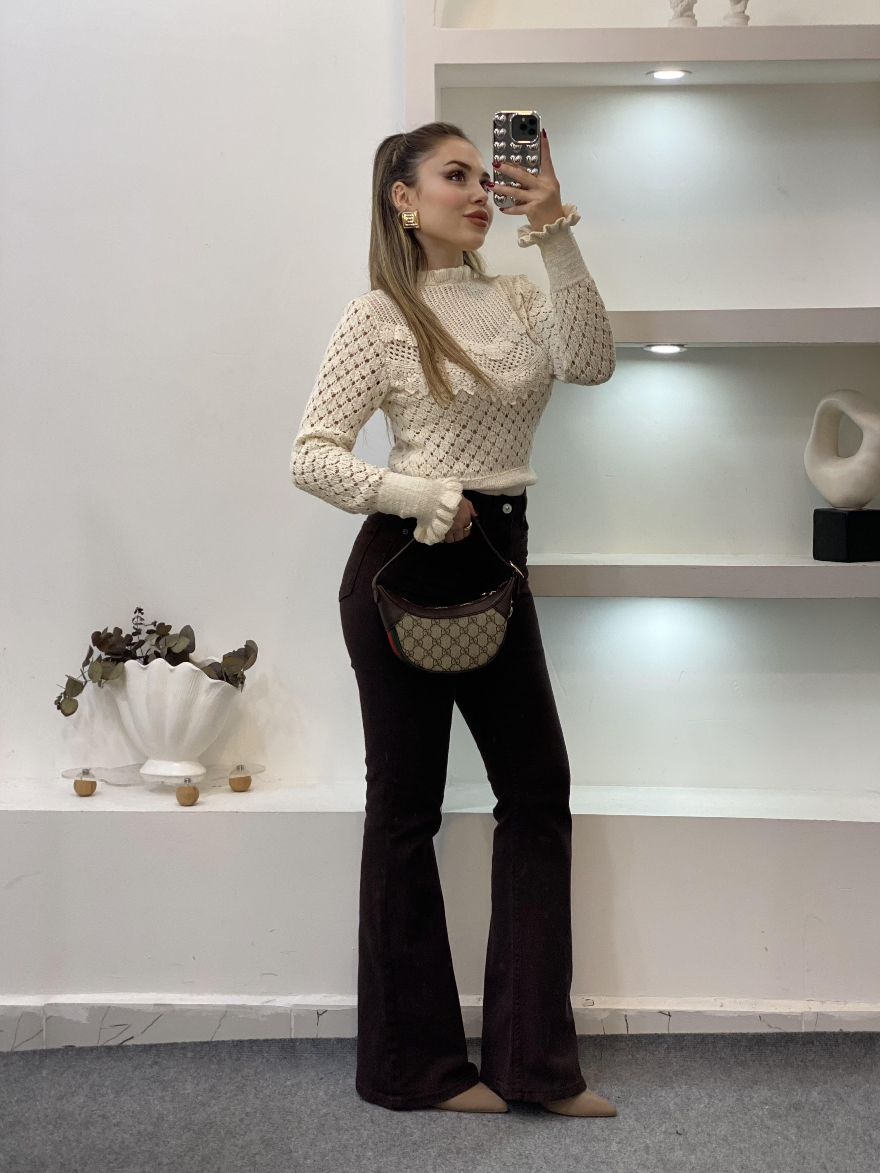 Bej Volanlı Güpürlü Model Triko