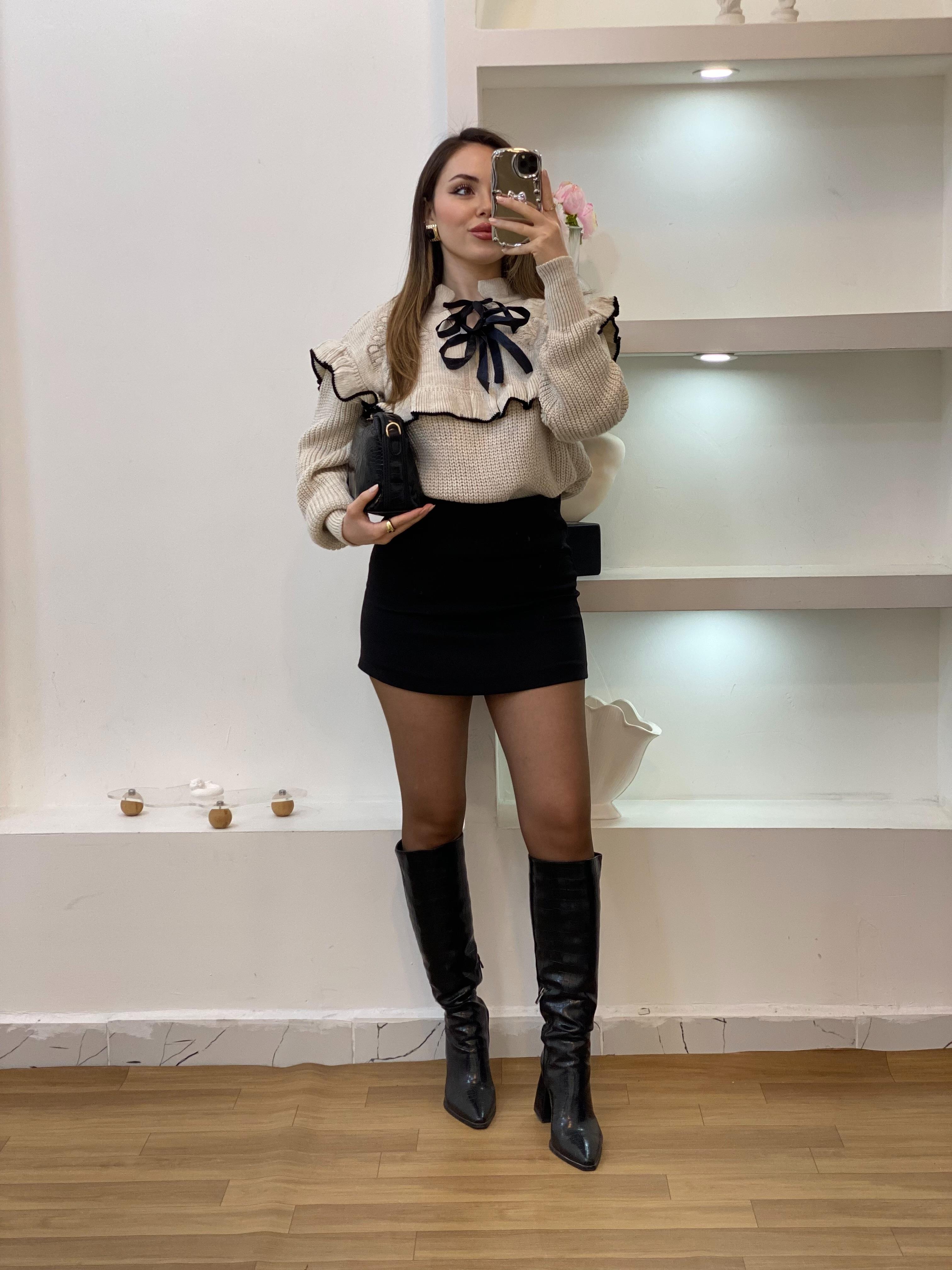 Bej Volanlı Önü Bağlamalı Model Triko Kazak