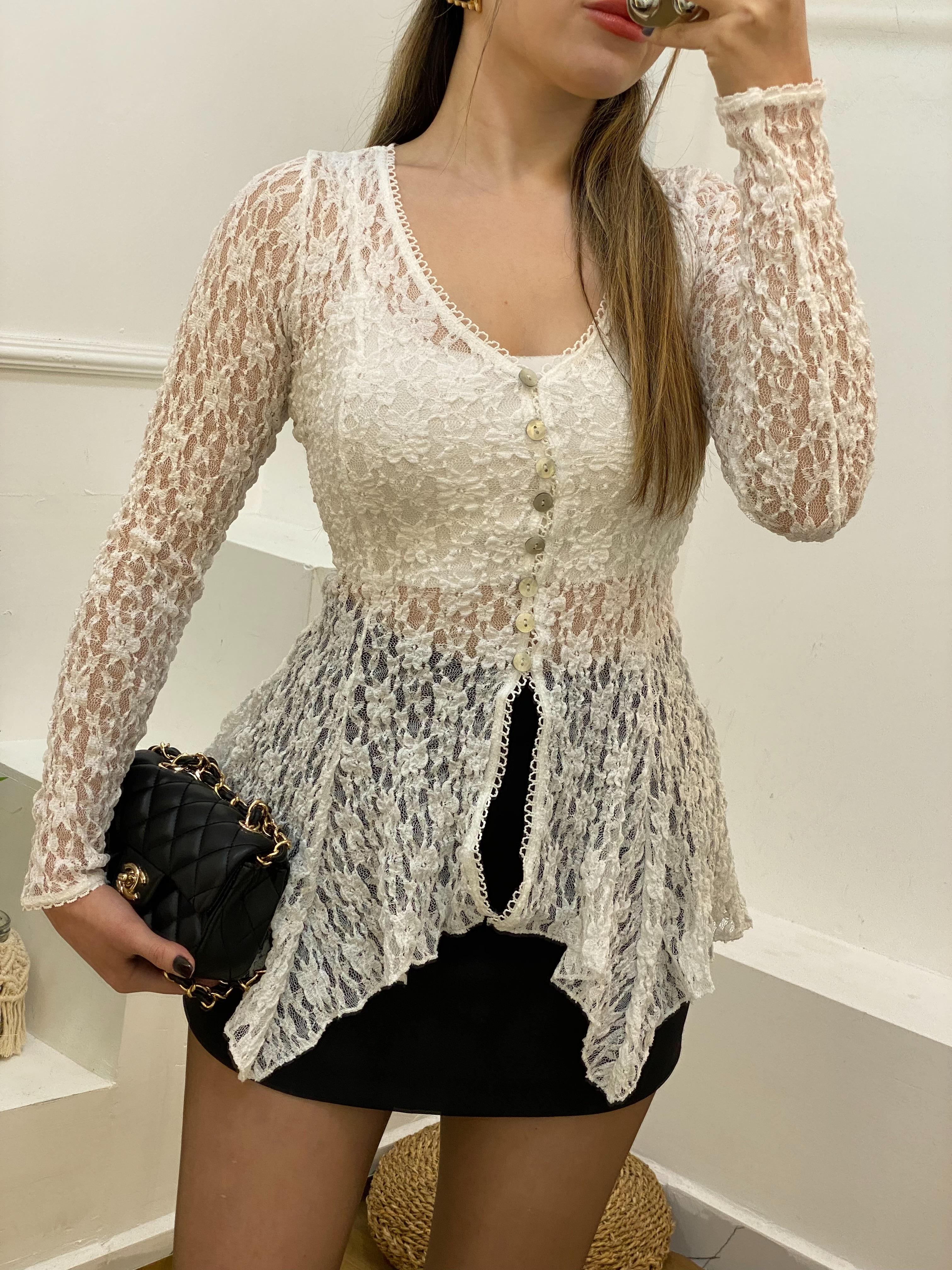 Beyaz Bel Oturtmalı Model Volanlı Dantel Bluz
