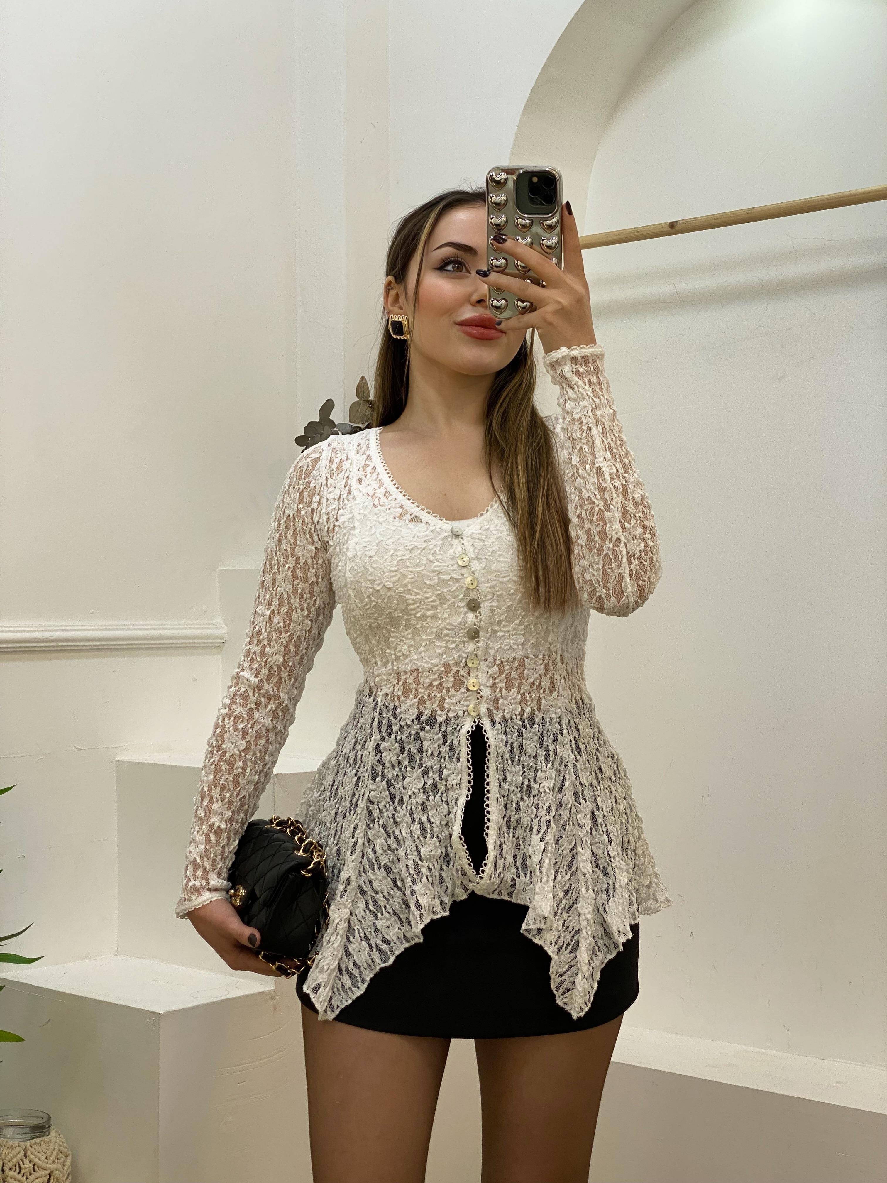 Beyaz Bel Oturtmalı Model Volanlı Dantel Bluz
