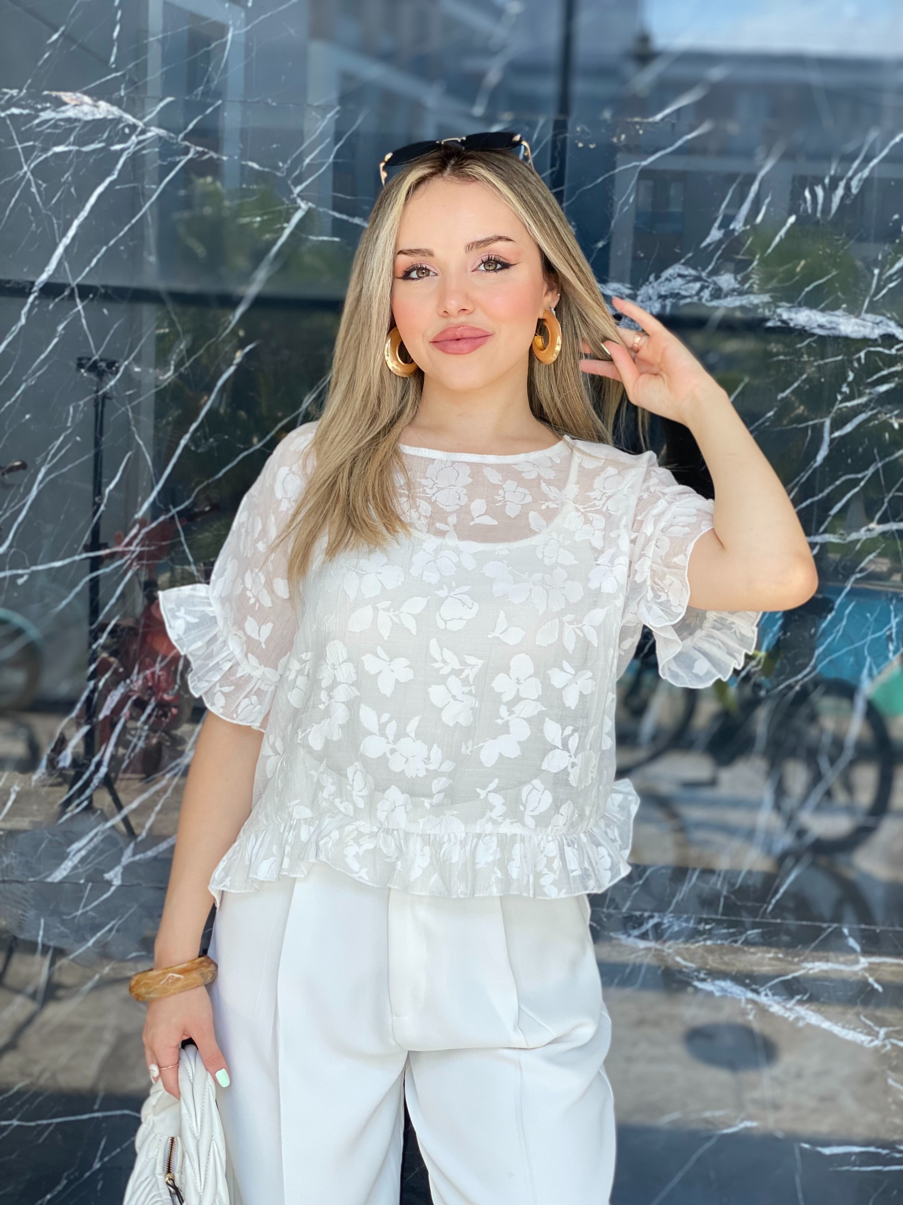 Beyaz Çiçek Desen Kolları Volanlı Bluz