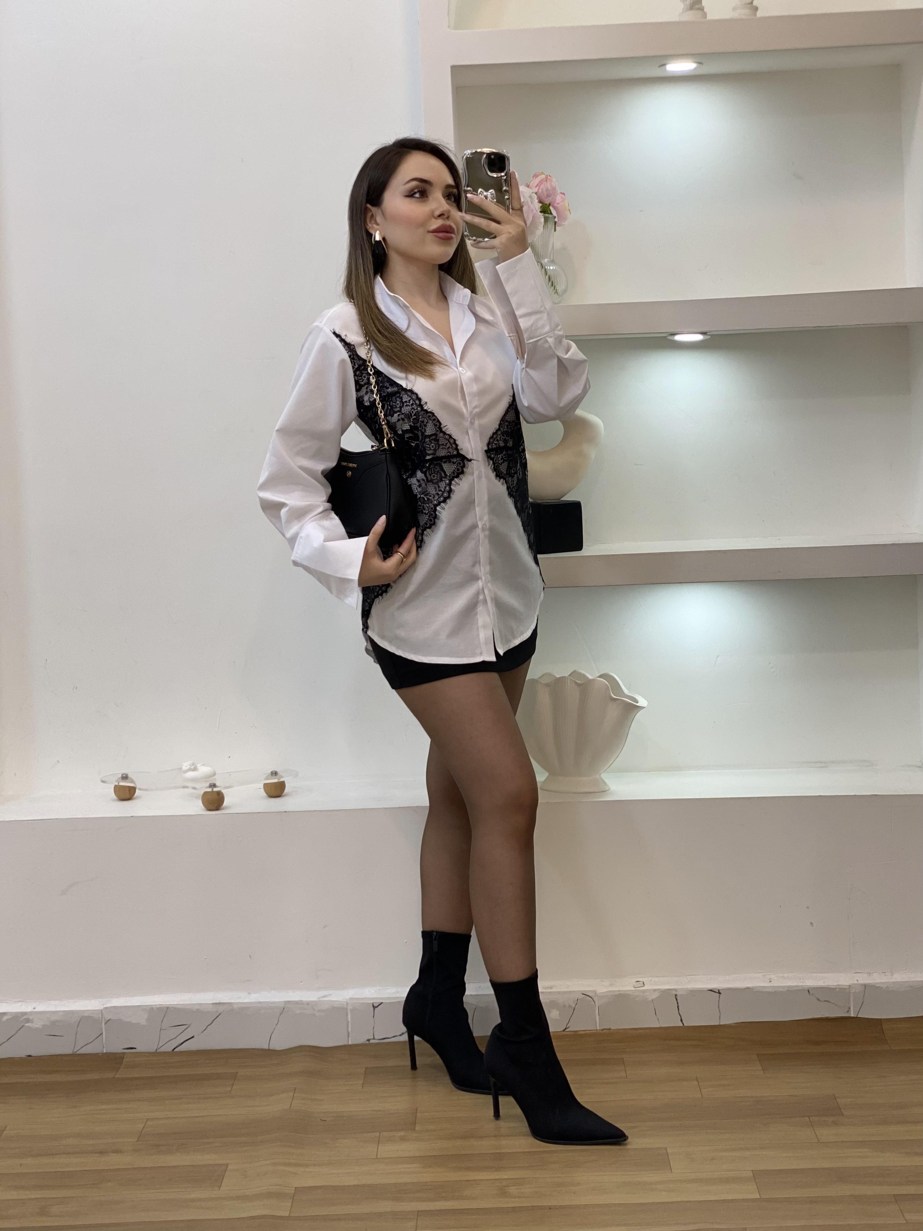 Beyaz Dantel Detay Arkası Bağlamalı Gömlek 