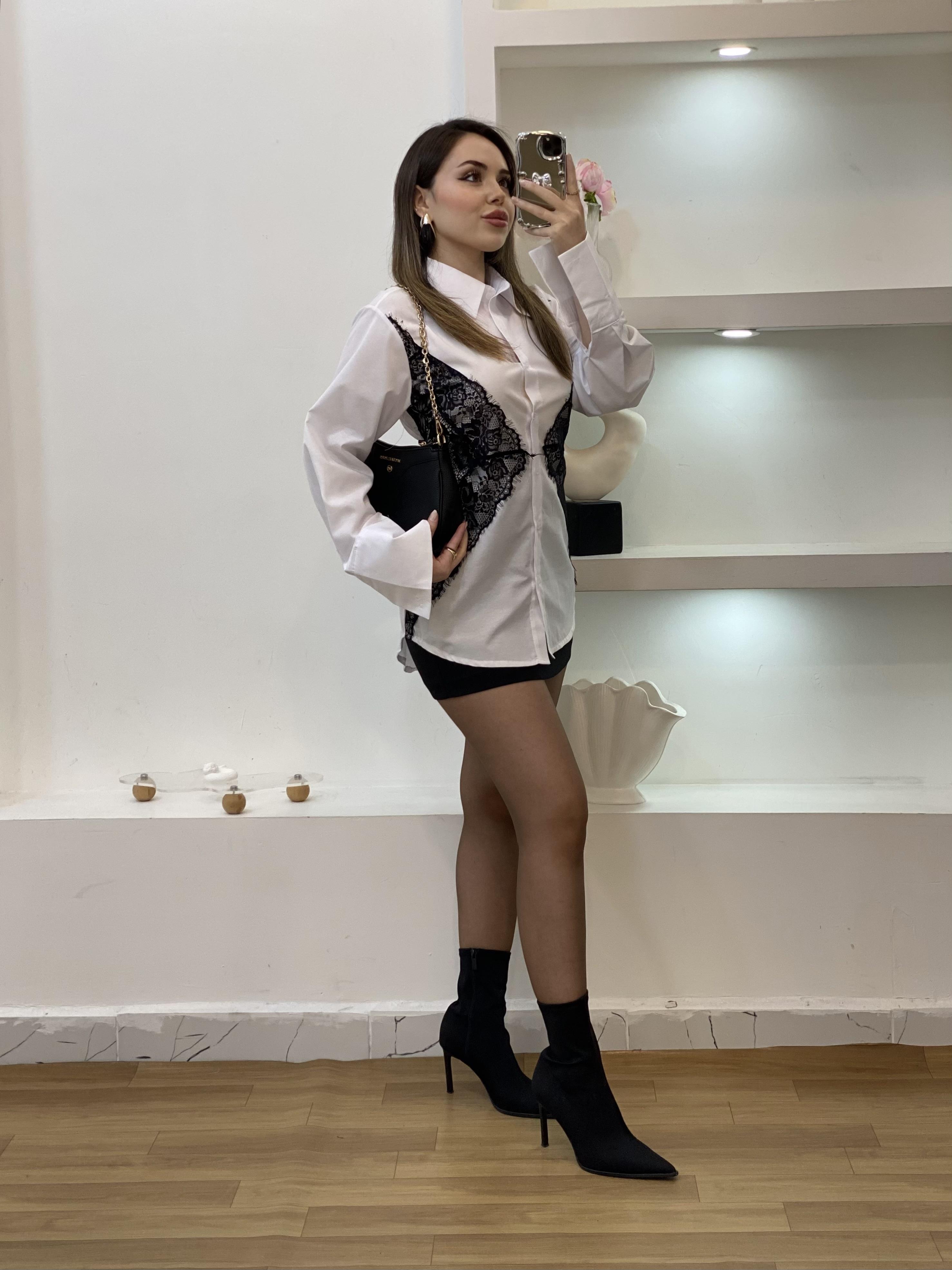 Beyaz Dantel Detay Arkası Bağlamalı Gömlek 