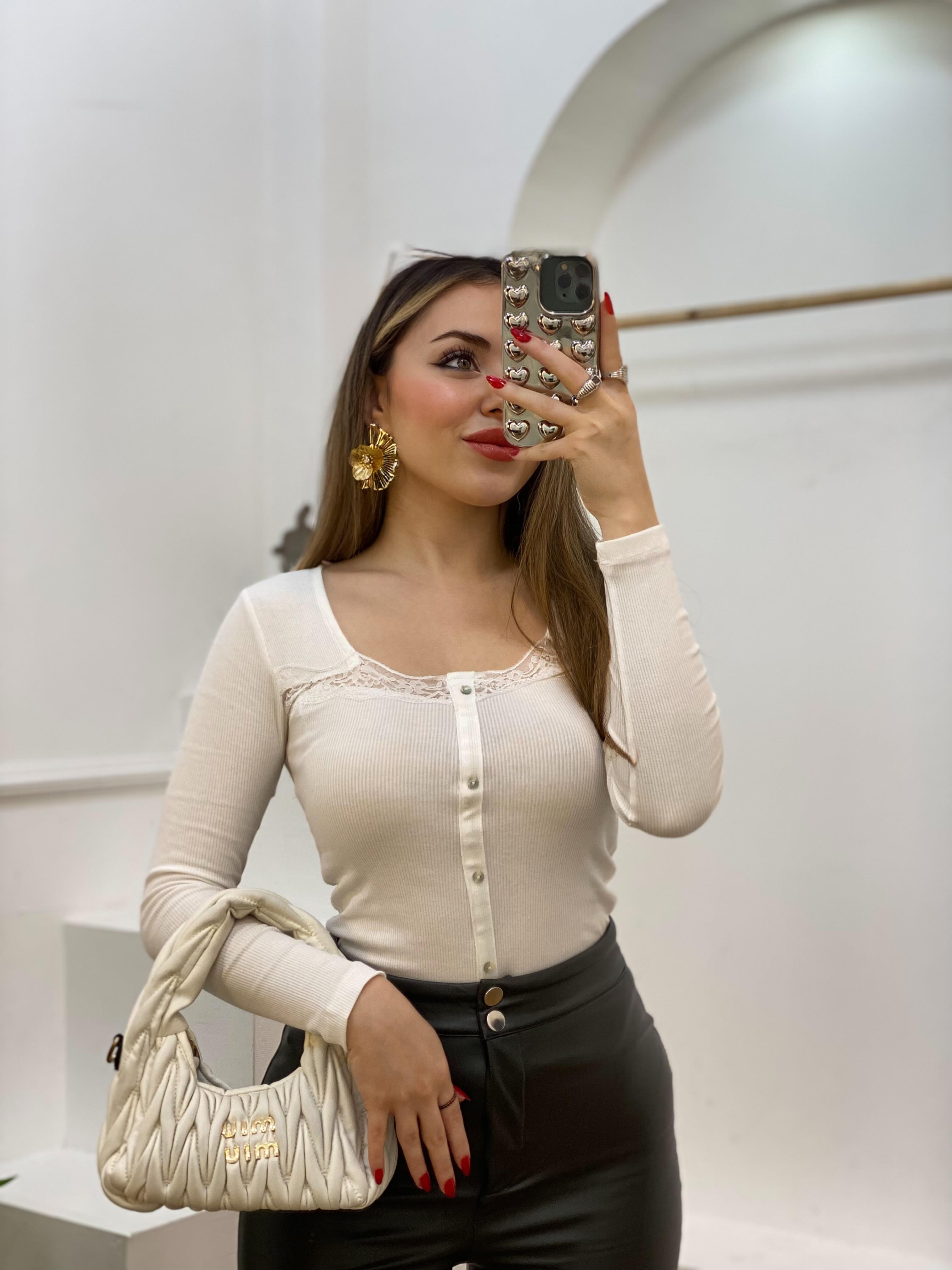 Beyaz Dantel Detay Fitilli Basic Bluz