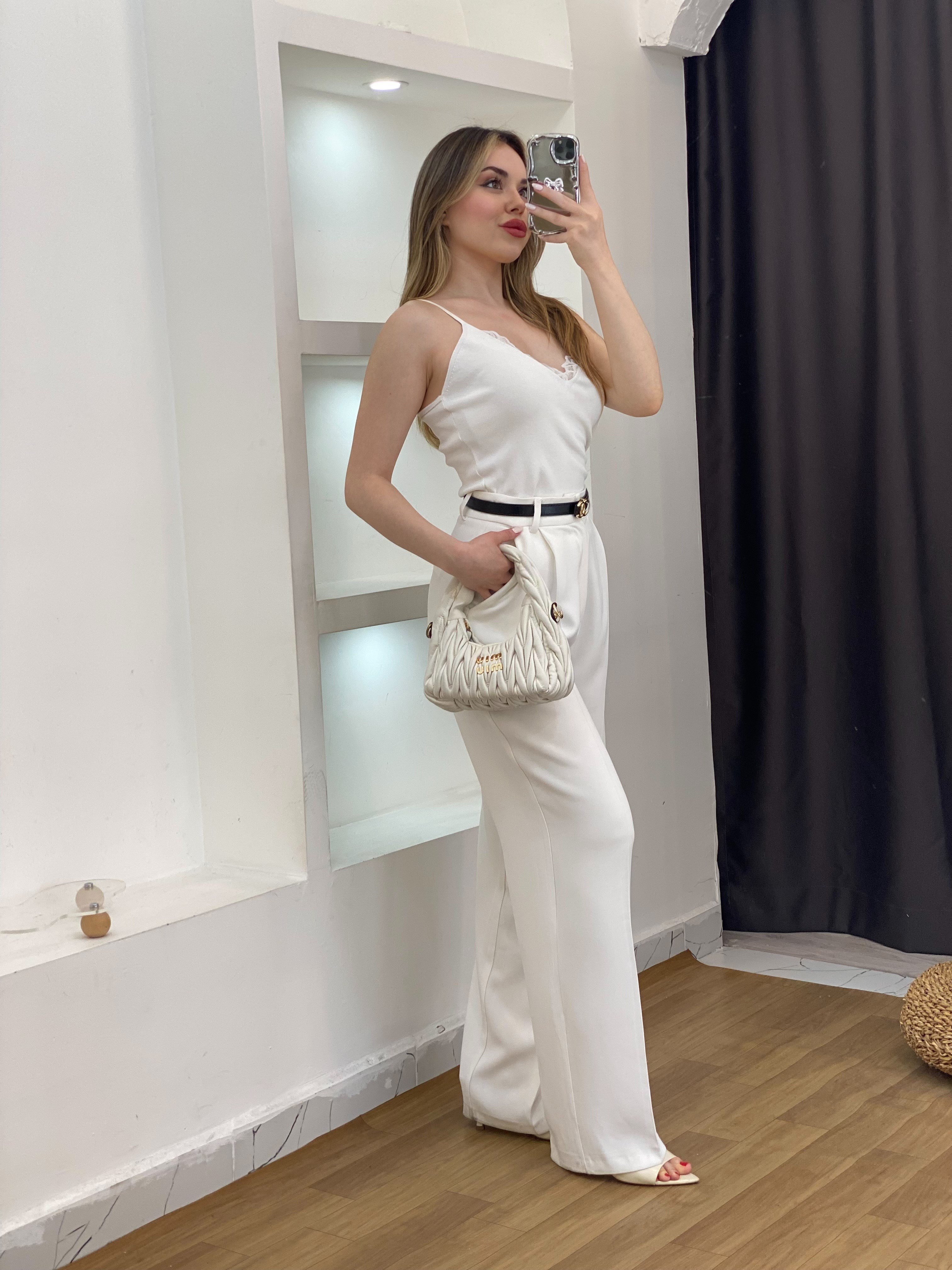 Beyaz Dantel Yaka Ayarlanabilir Askılı Triko Bluz