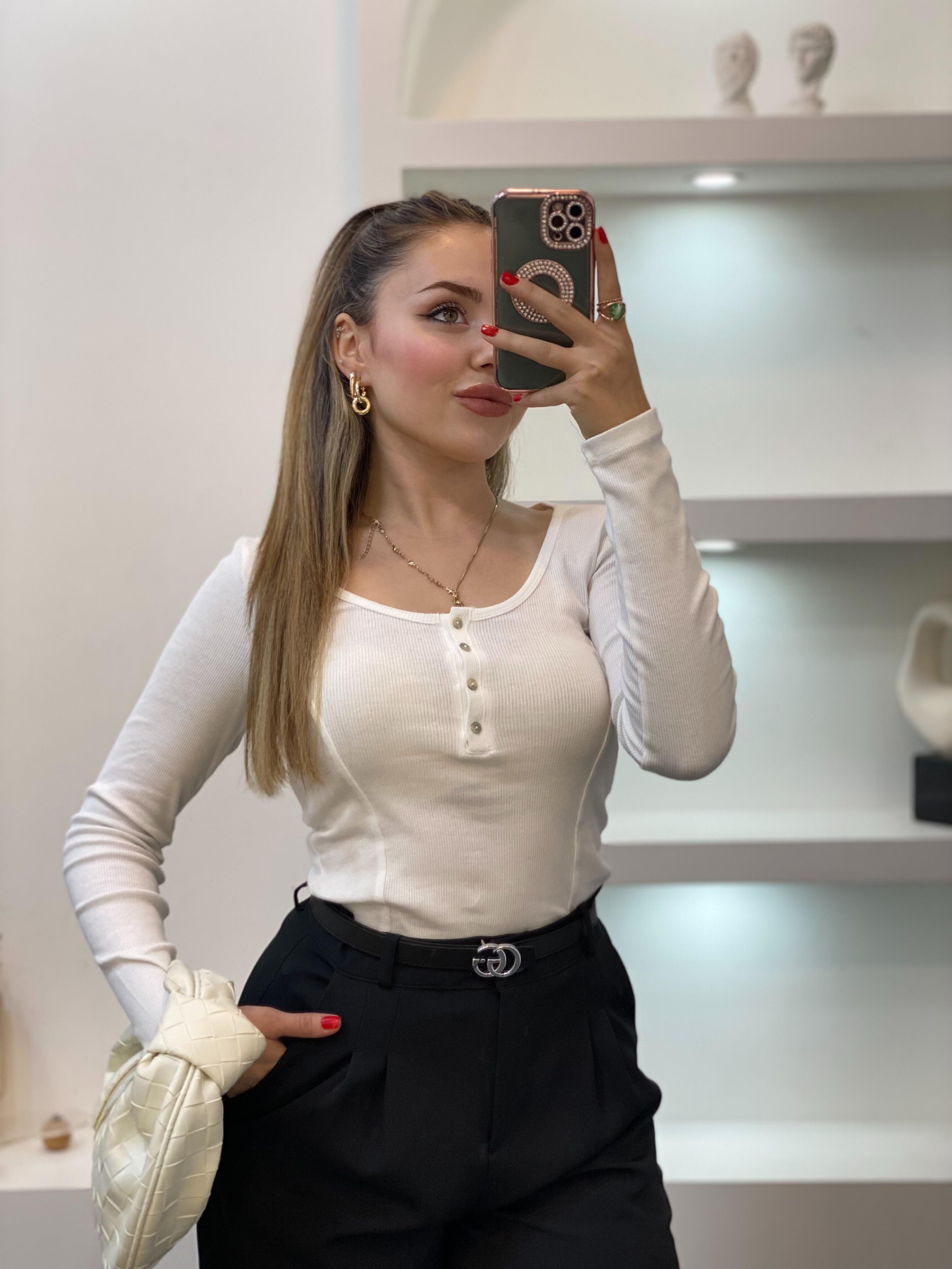 Beyaz Düğmeli Fitilli Basic Bluz