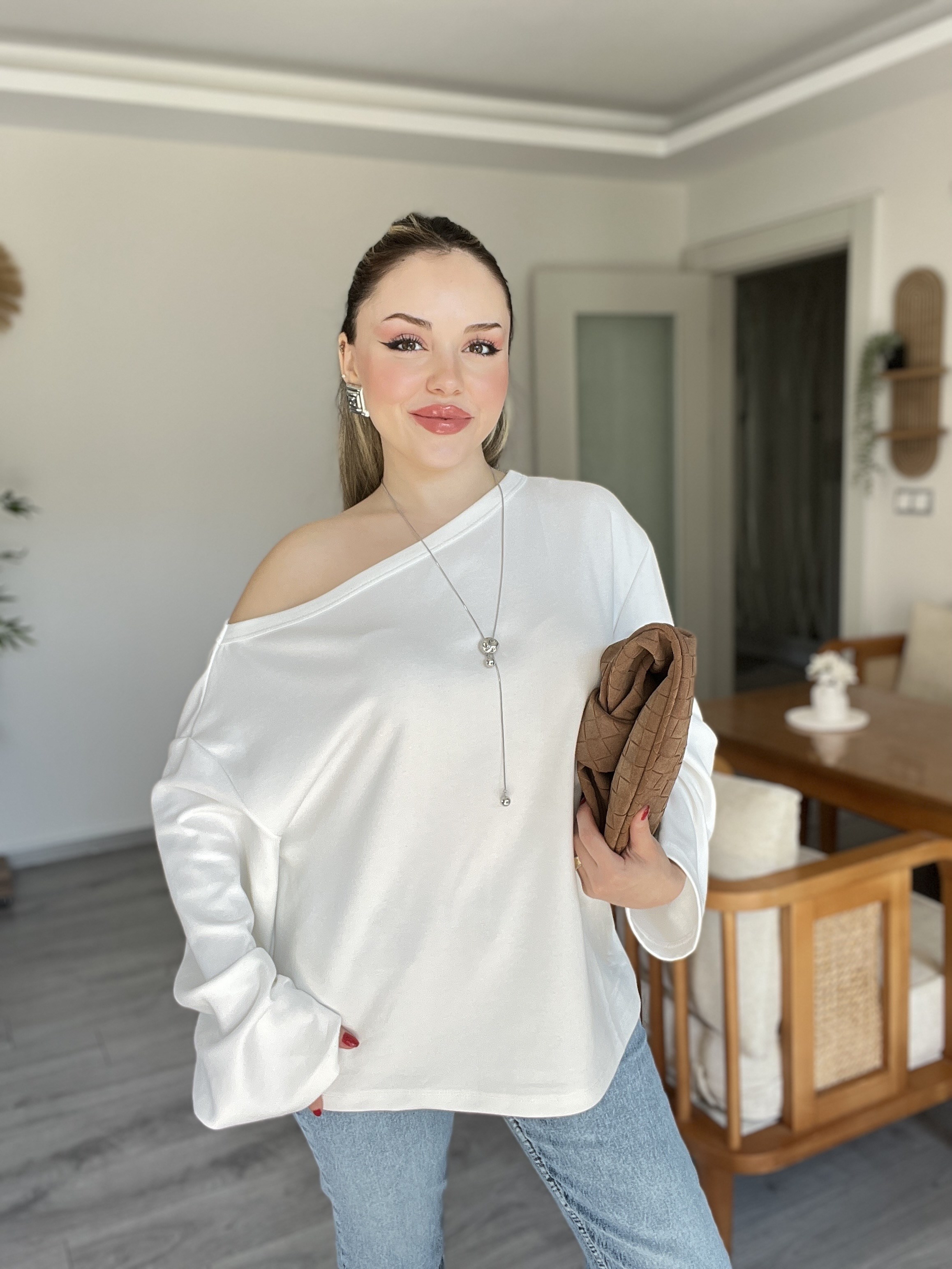Beyaz Düşük Omuz Oversize Modal Bluz
