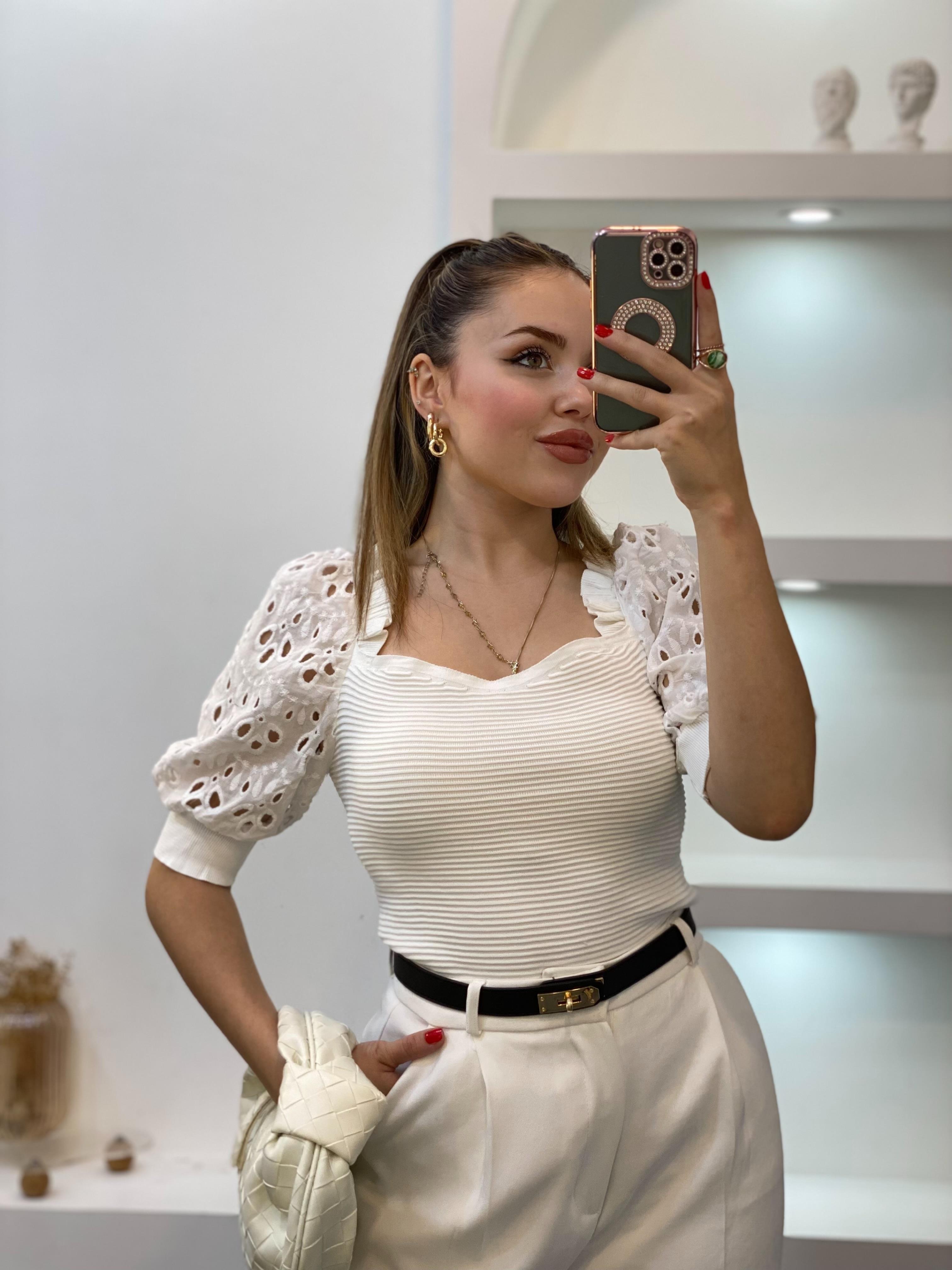 Beyaz Fisto Kollu Triko Bluz
