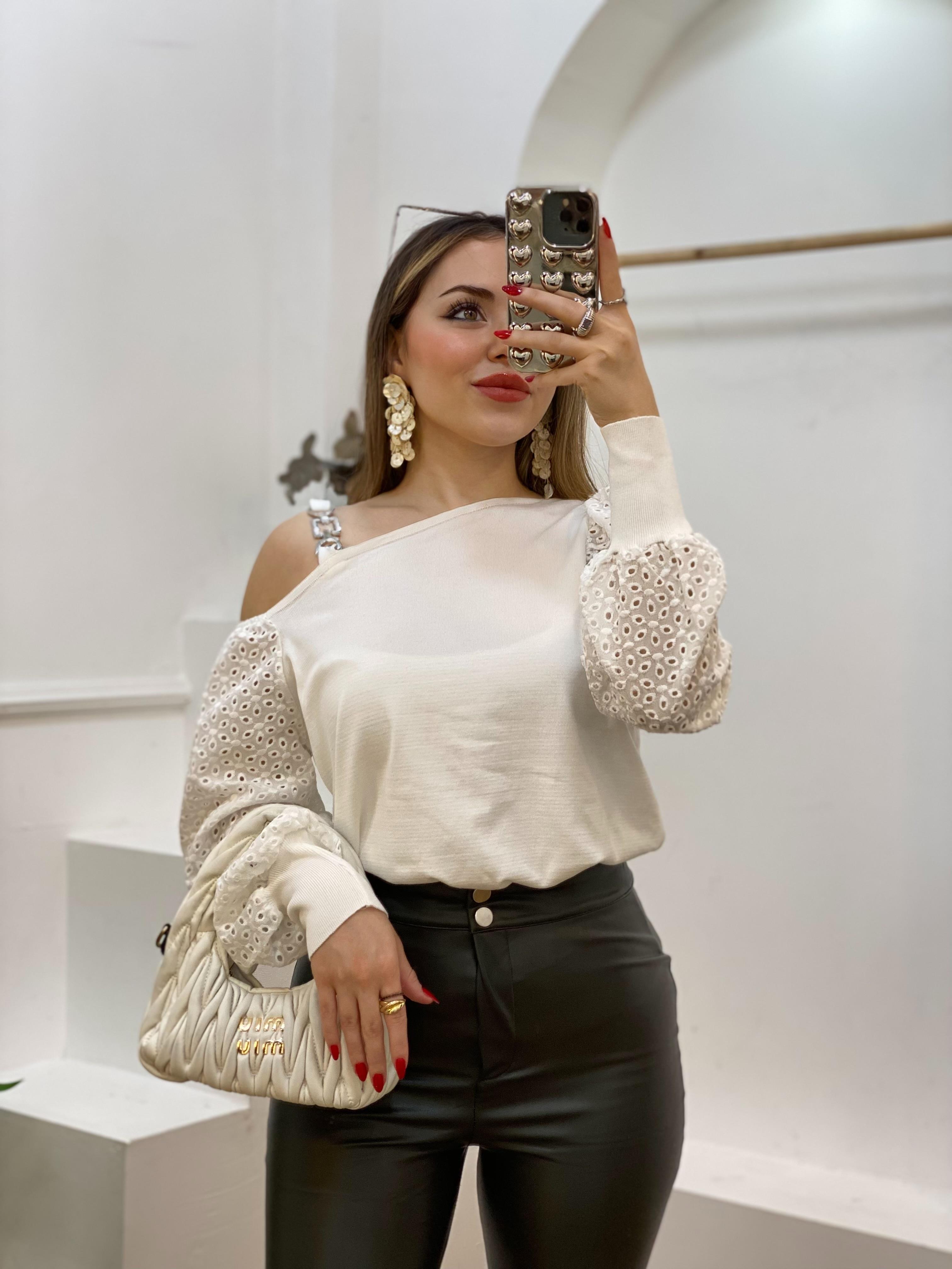 Beyaz Fisto Kollu Triko Bluz