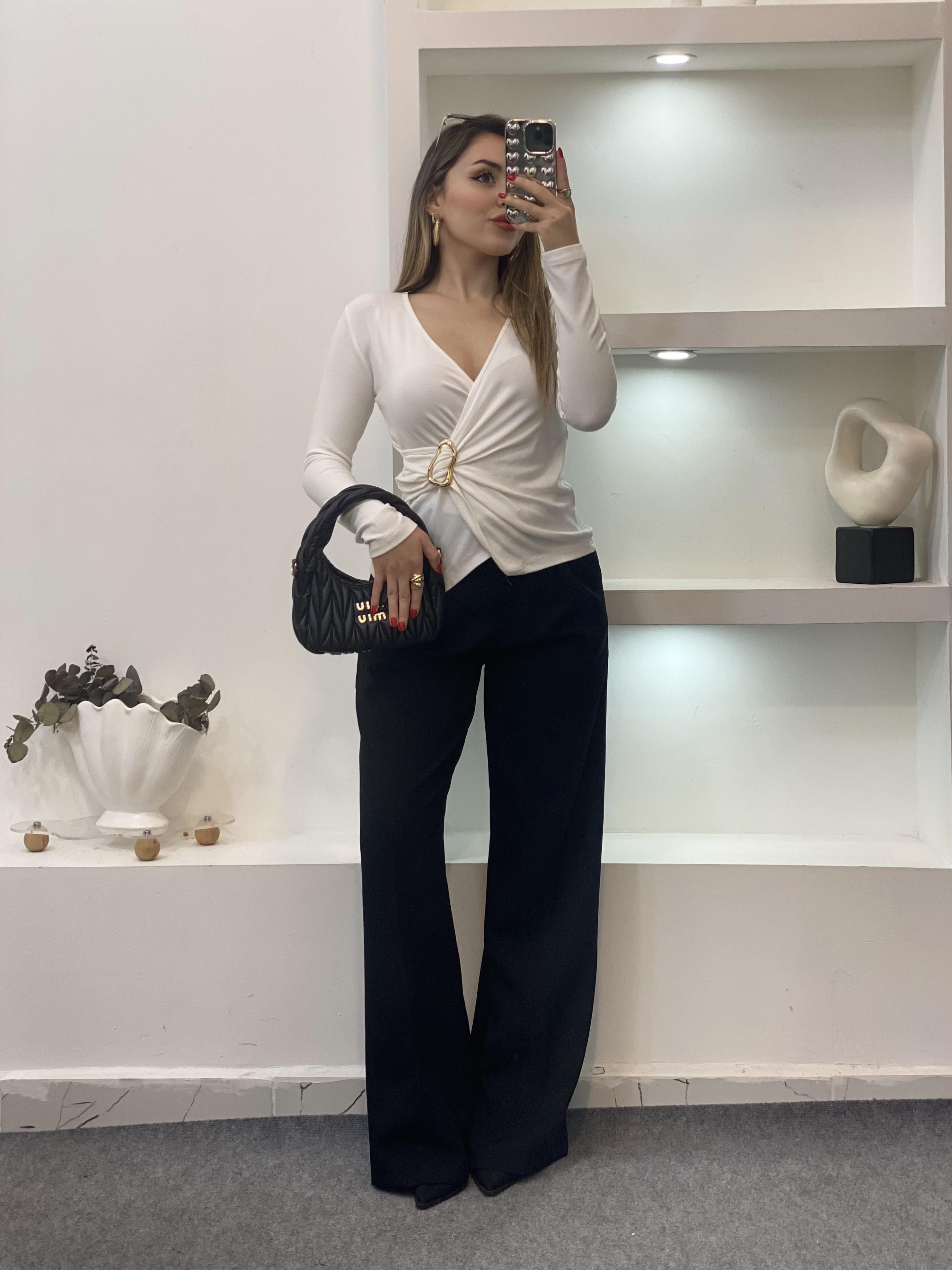 Beyaz Gold Broşlu Bluz