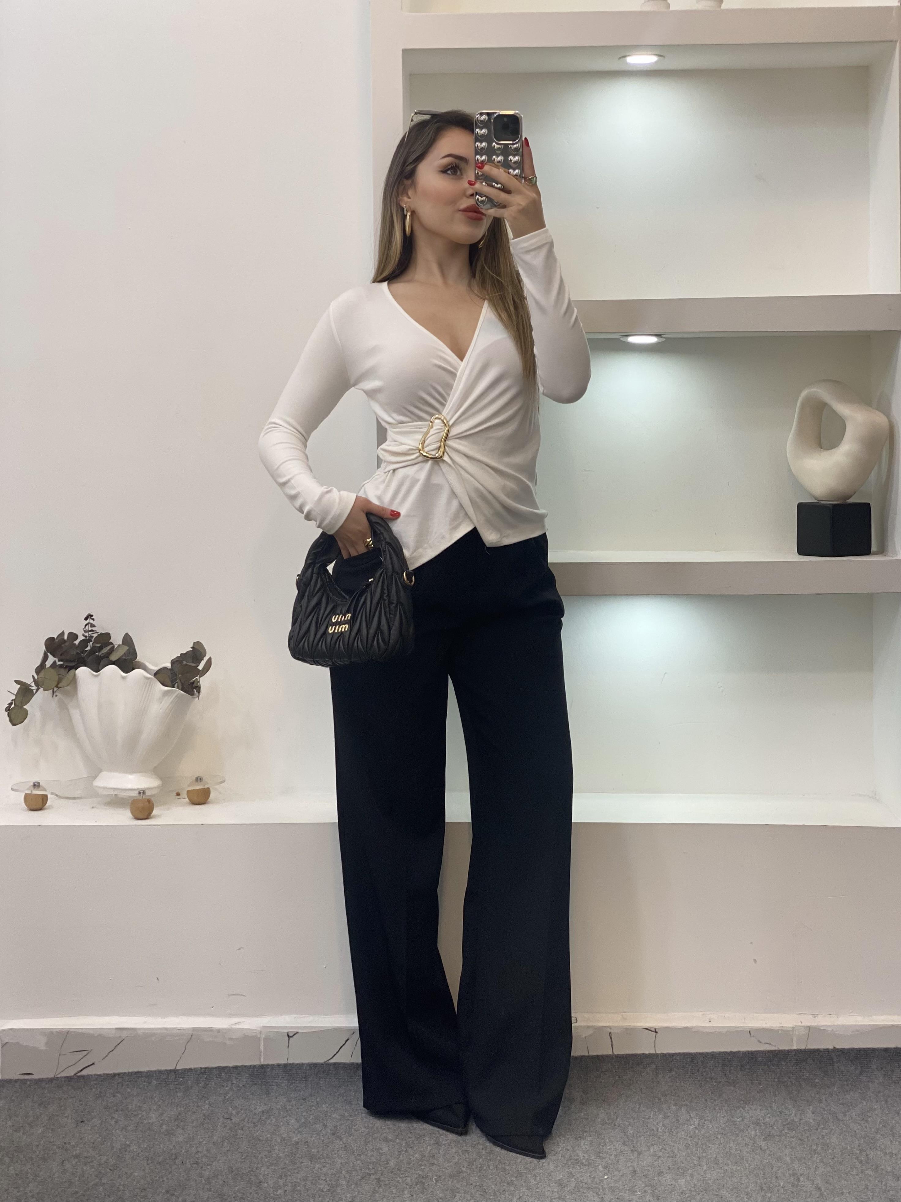 Beyaz Gold Broşlu Bluz
