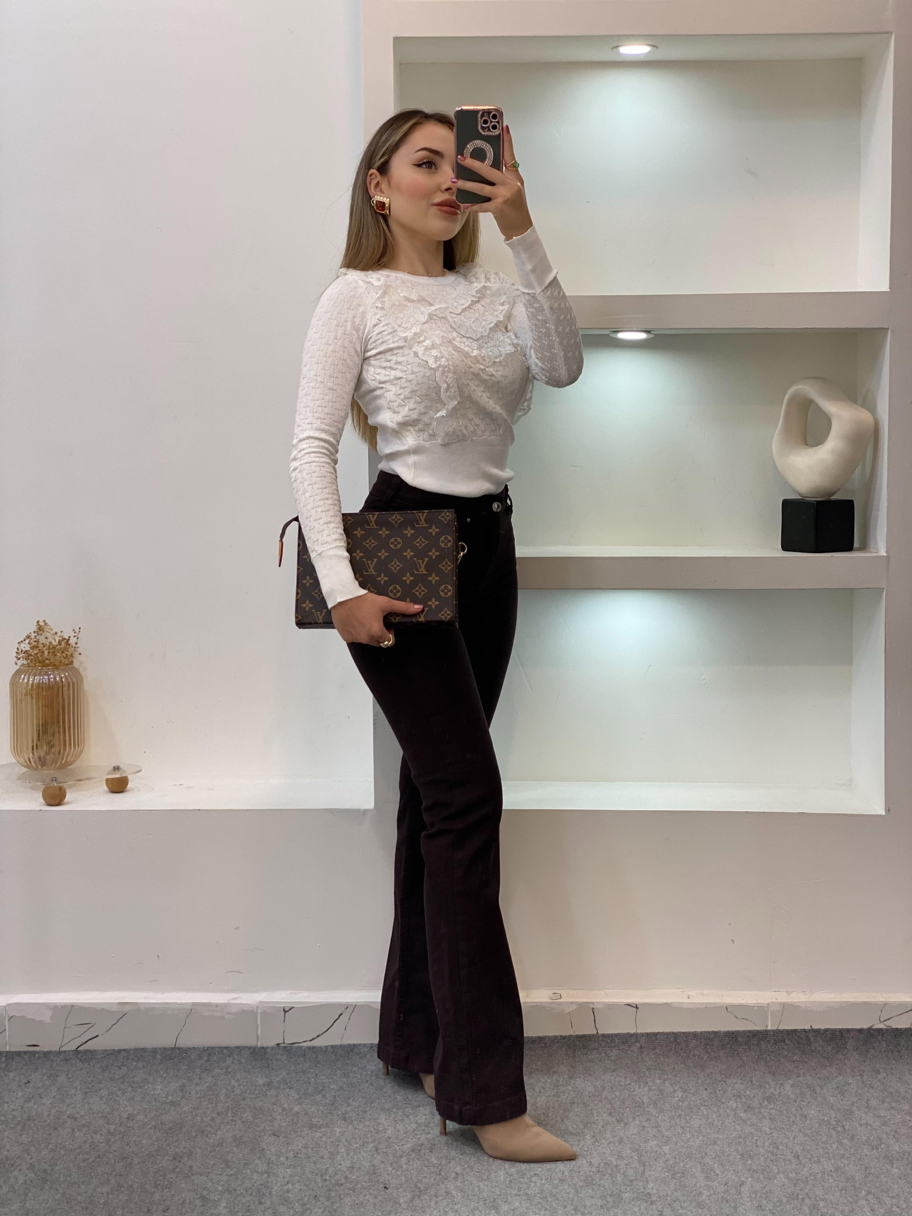 Beyaz Güpürlü Model Triko Bluz