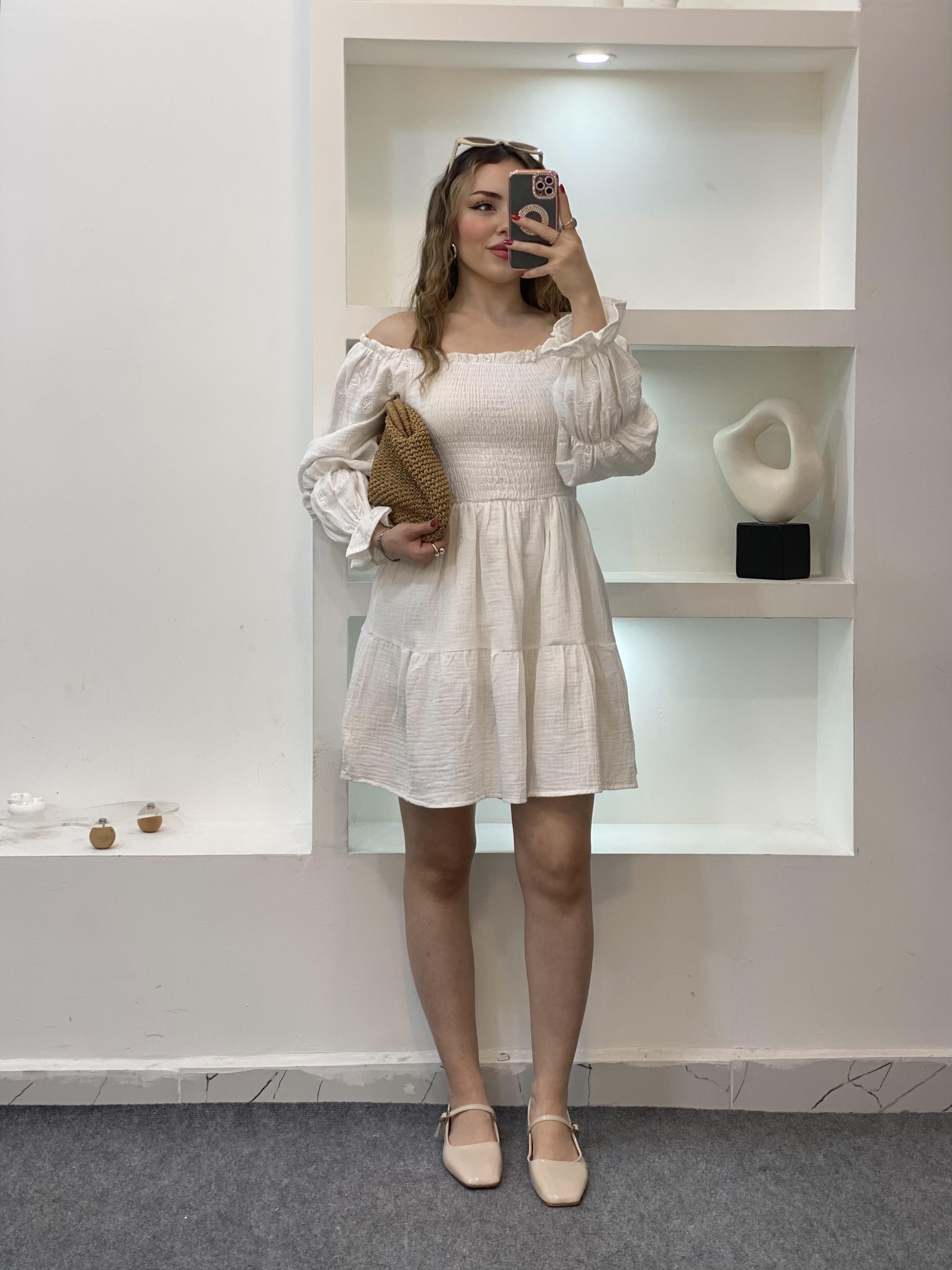 Beyaz Kolları Nakışlı Müslin Elbise