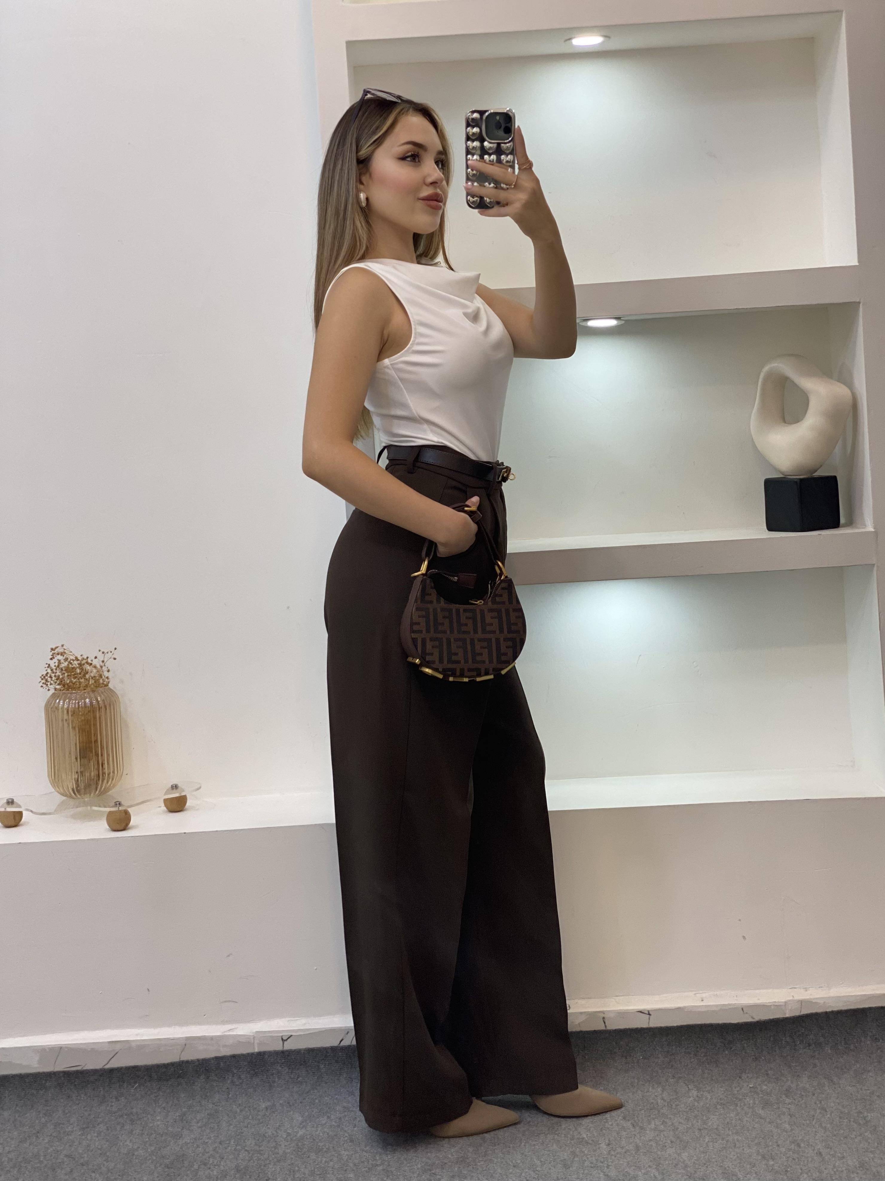 Beyaz Omuz Tokalı Degaje Yaka Bluz