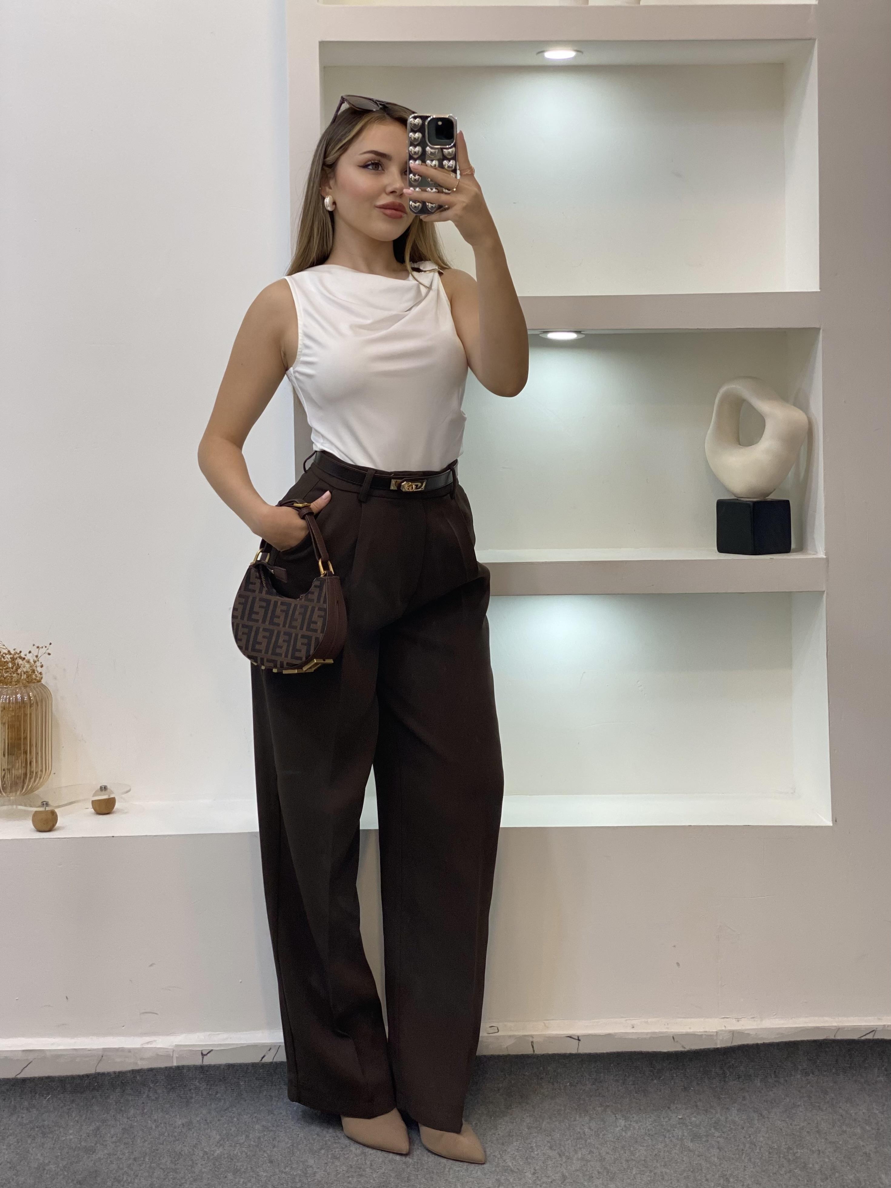 Beyaz Omuz Tokalı Degaje Yaka Bluz