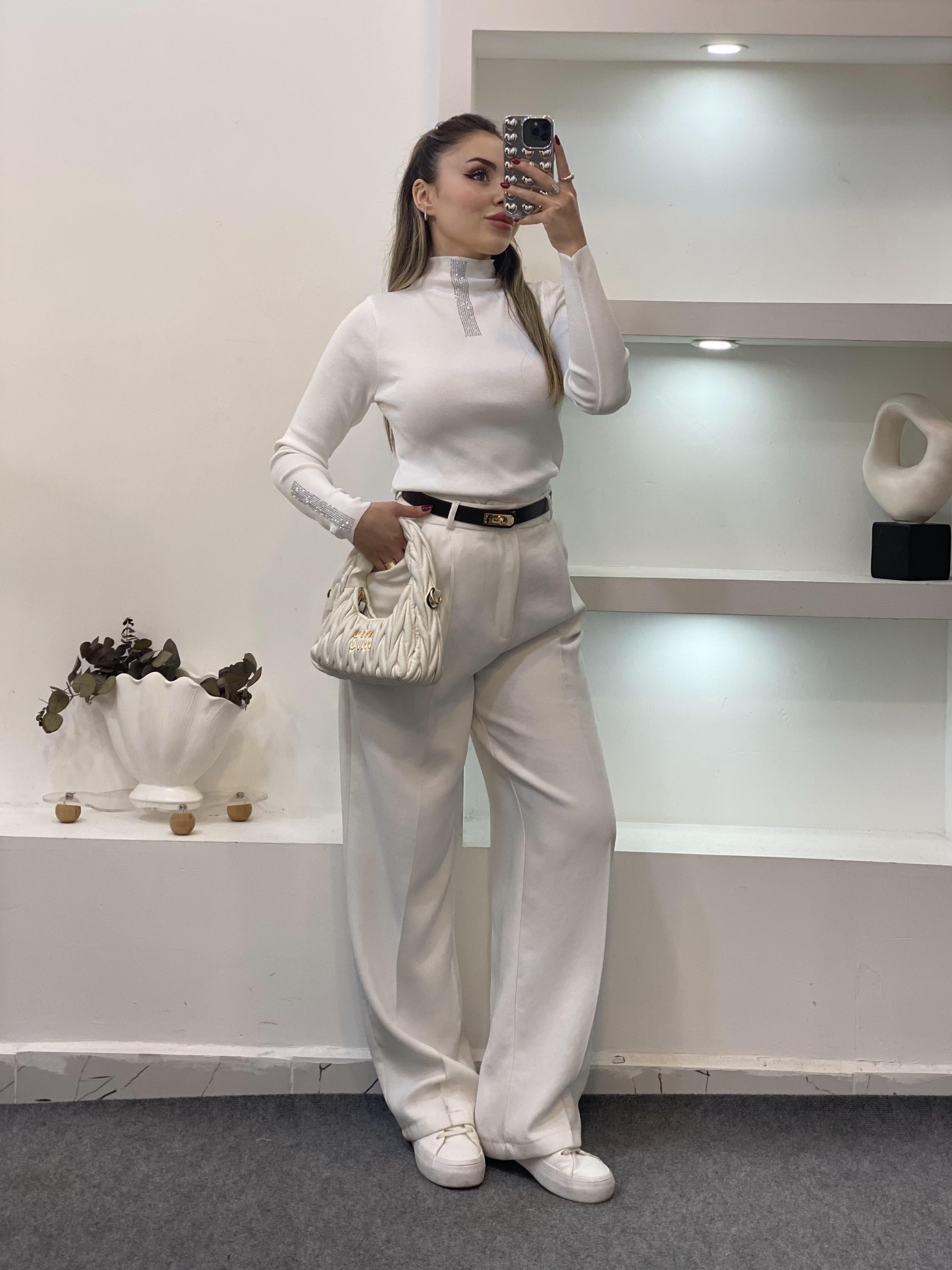 Beyaz Önü Ve Kolları Parıltılı Taşlı Triko Bluz