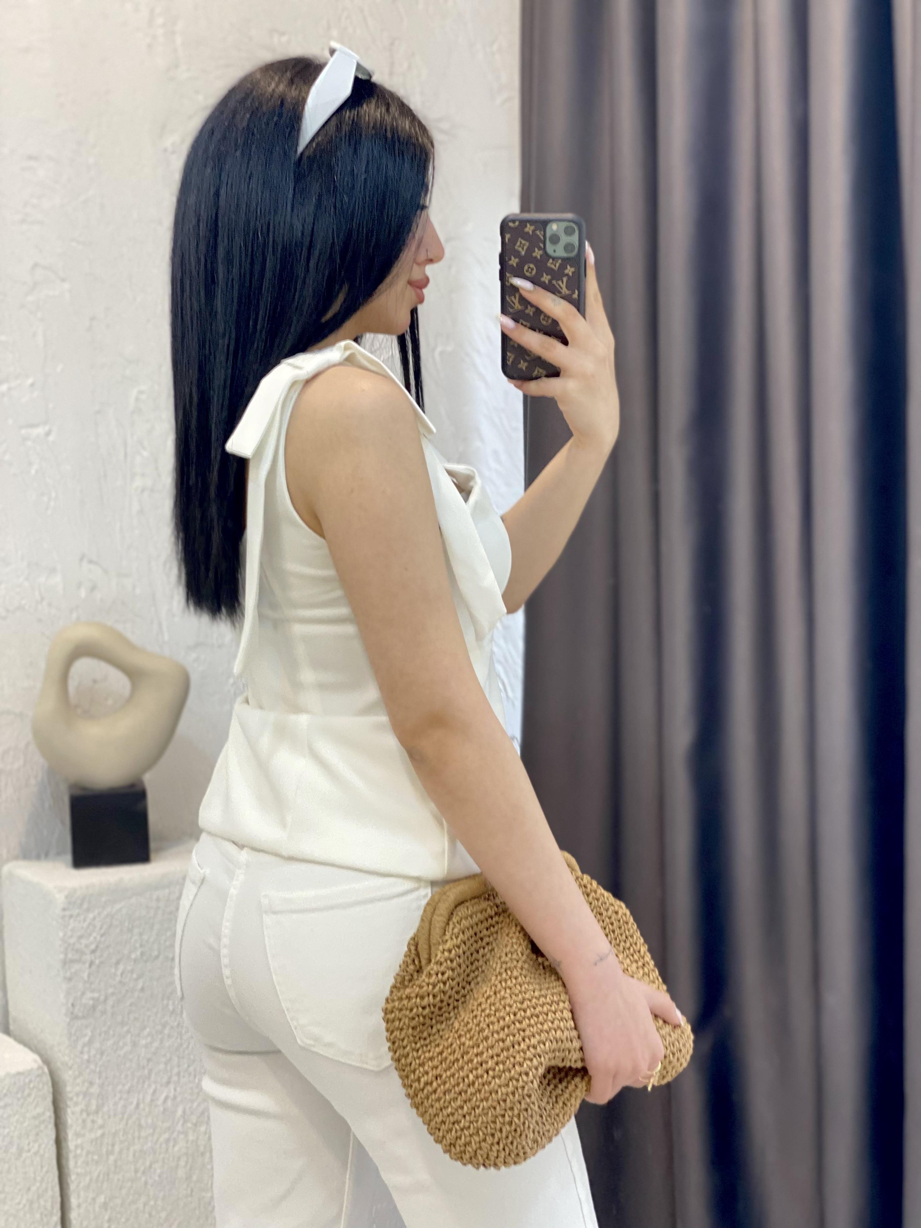 Beyaz Premium Kalite Omuz Fiyonk Detaylı Bluz