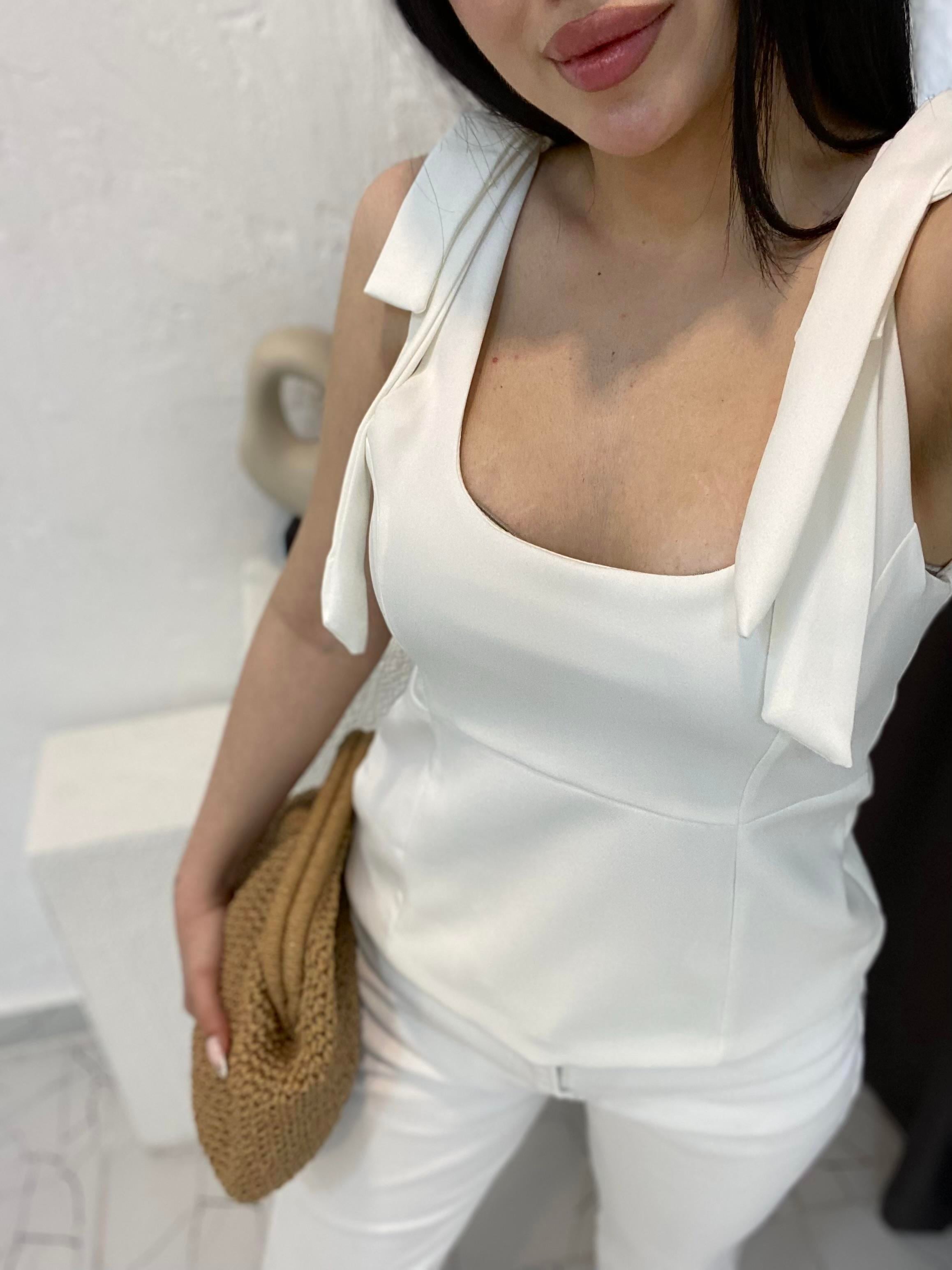 Beyaz Premium Kalite Omuz Fiyonk Detaylı Bluz